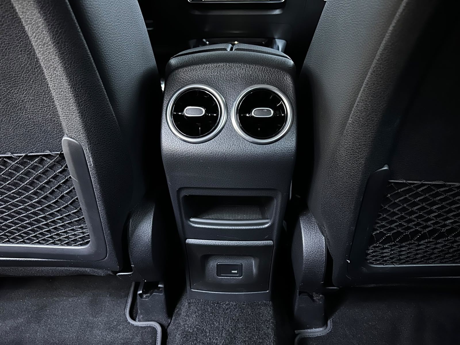 Fahrzeugabbildung Mercedes-Benz GLB 250 CGI 2X AMG Line >NIGHT+WIDES+LED+SHZ+19"