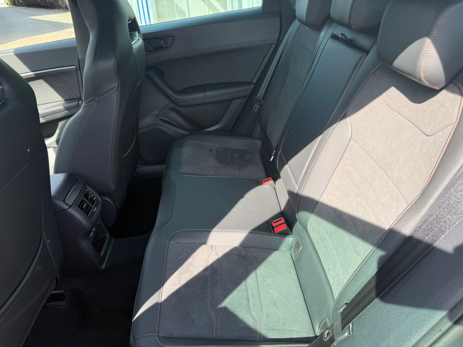 Fahrzeugabbildung CUPRA Ateca 1.5 TSI DSG ACC/Navi/SHZG/eHeck/LED/Travel