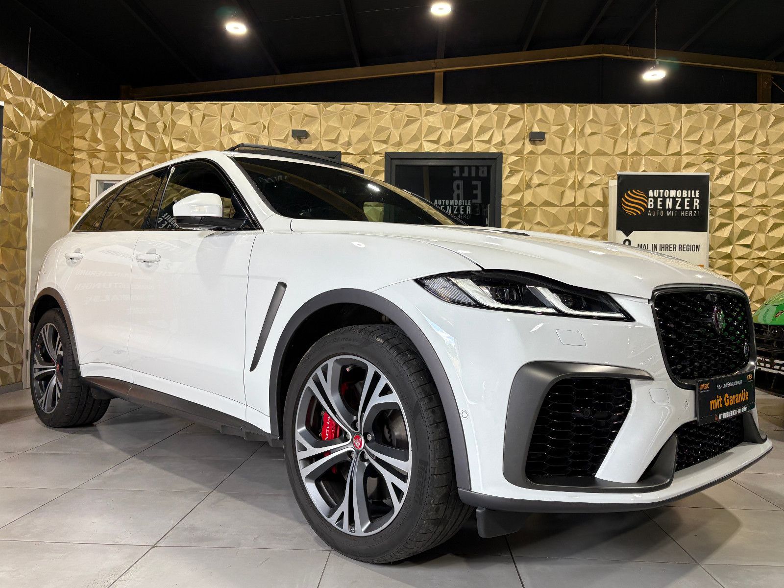 Fahrzeugabbildung Jaguar F-PACE SVR AWD/PANO/360°/APPLE/ACC/AMBIENTE/SHZ