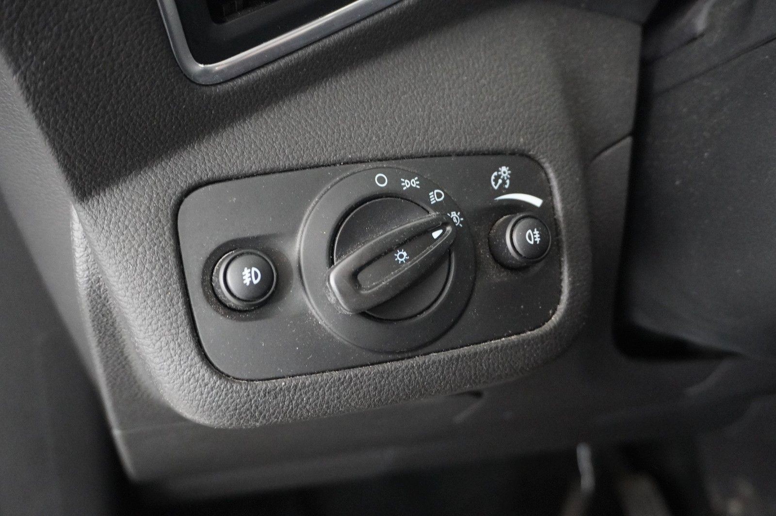 Fahrzeugabbildung Ford Kuga 2.0D INDIVIDUAL 4X4 NAVI/LED/KAMERA/SPORT