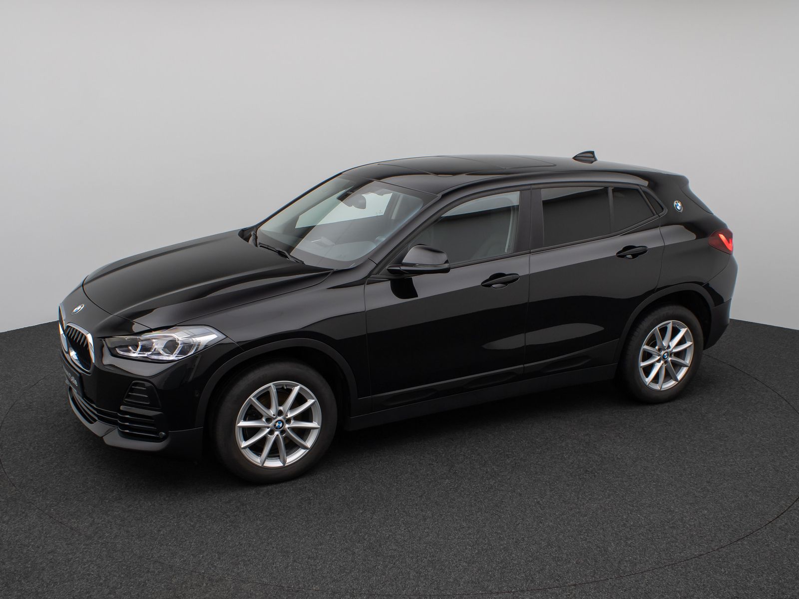 Fahrzeugabbildung BMW X2 sD18i Panorama Parkassist DAB HiFi AHK LED