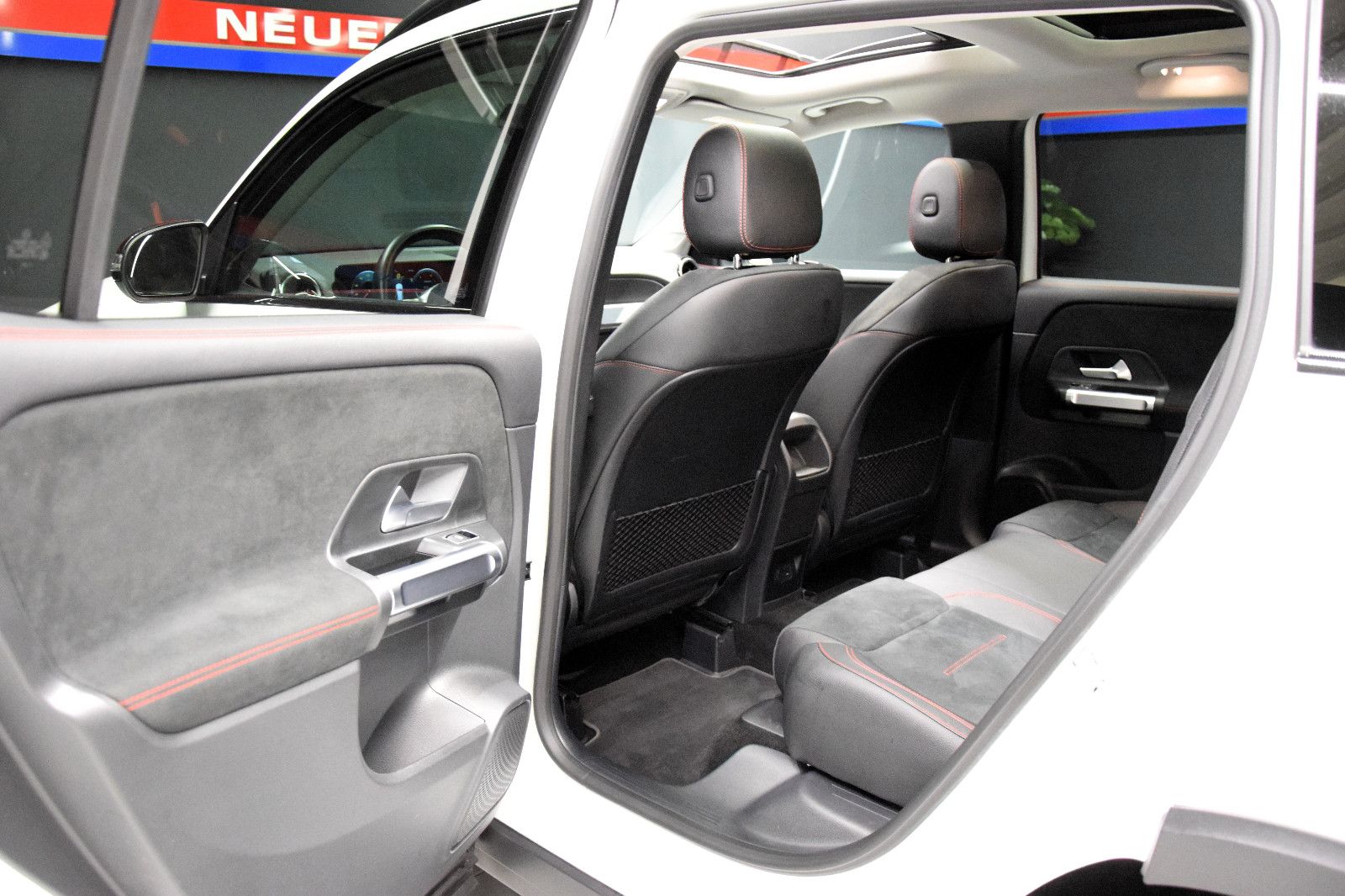 Fahrzeugabbildung Mercedes-Benz GLB 200d AMG-Line Panorama el.AHK Kamera Widescr