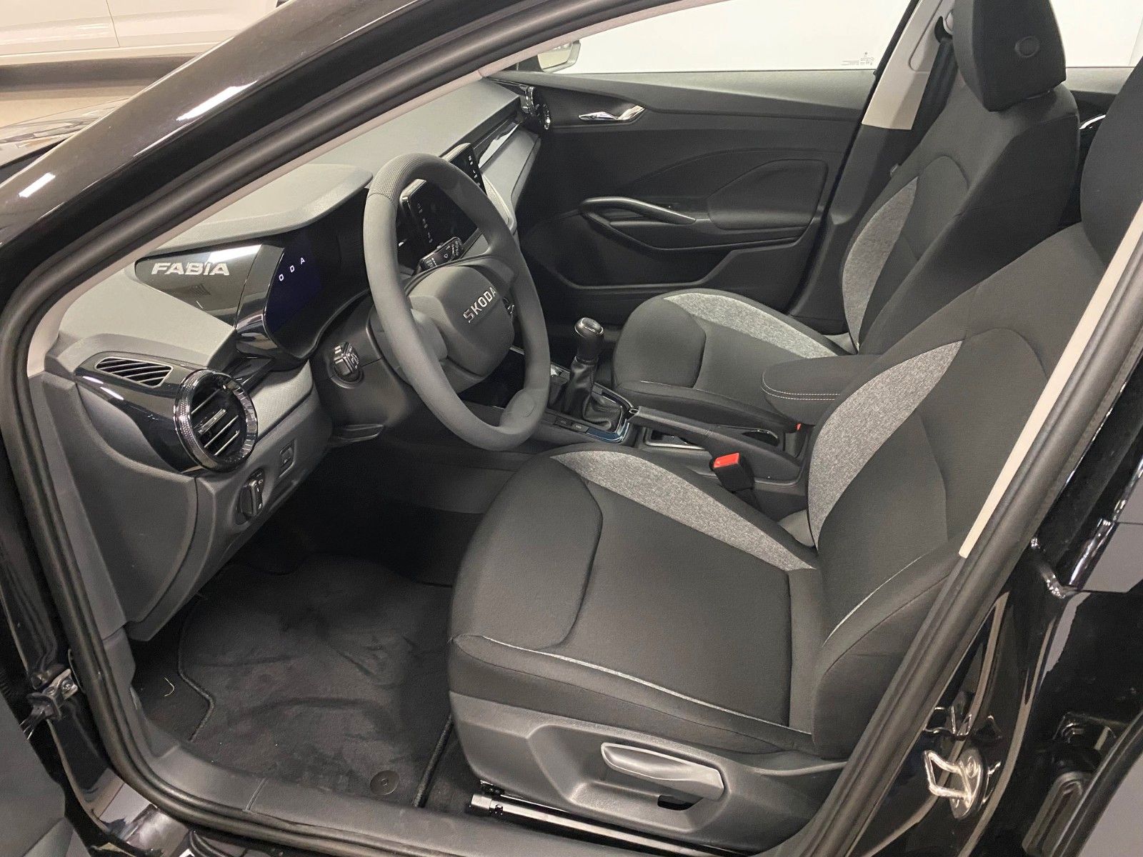Fahrzeugabbildung SKODA Fabia 1.0l TSI 85kW Essence+SITZHEIZUNG+APP+KLIM