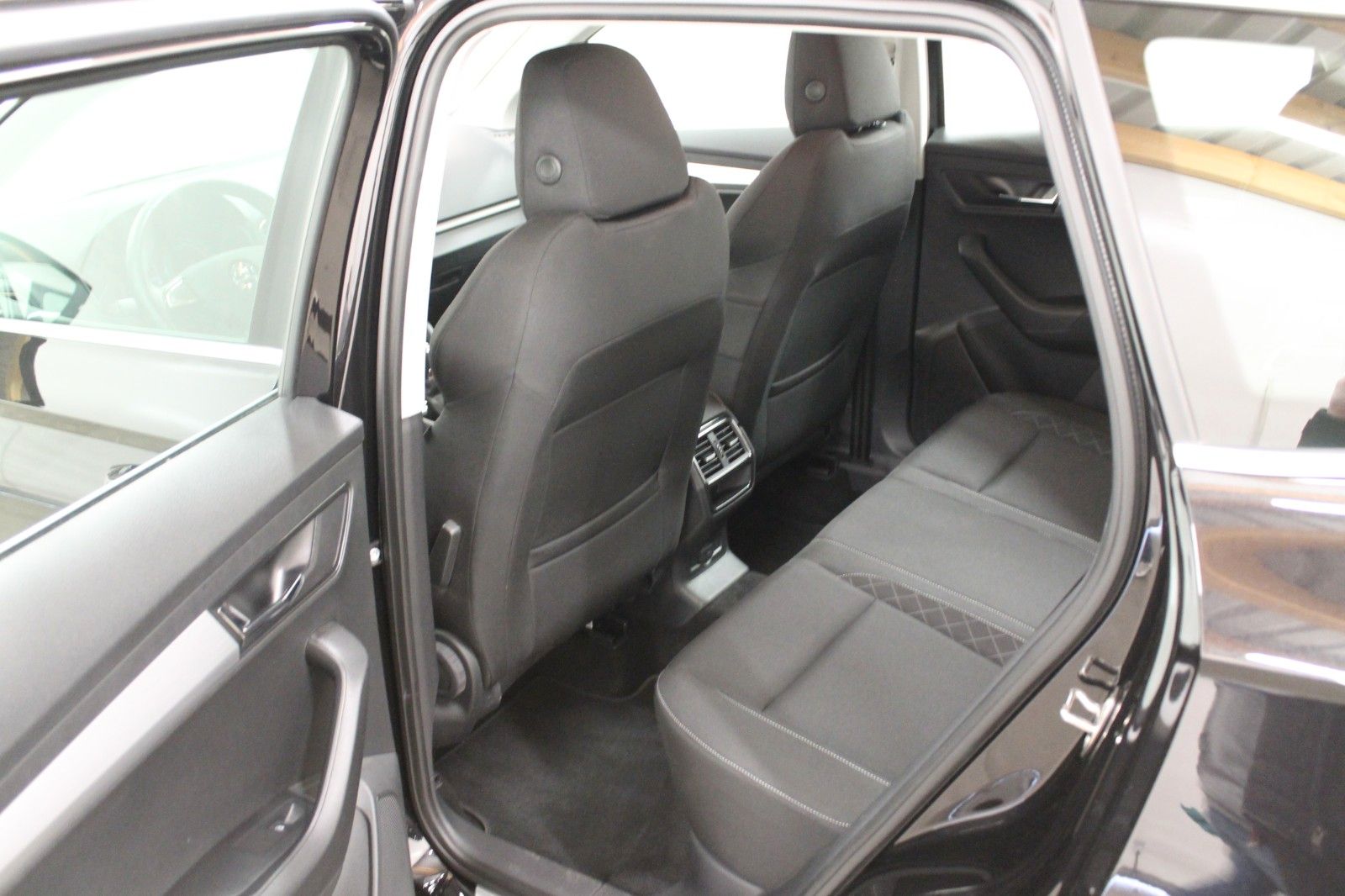 Fahrzeugabbildung SKODA Karoq Ambition 2.0 TDI 4x4 110 kW