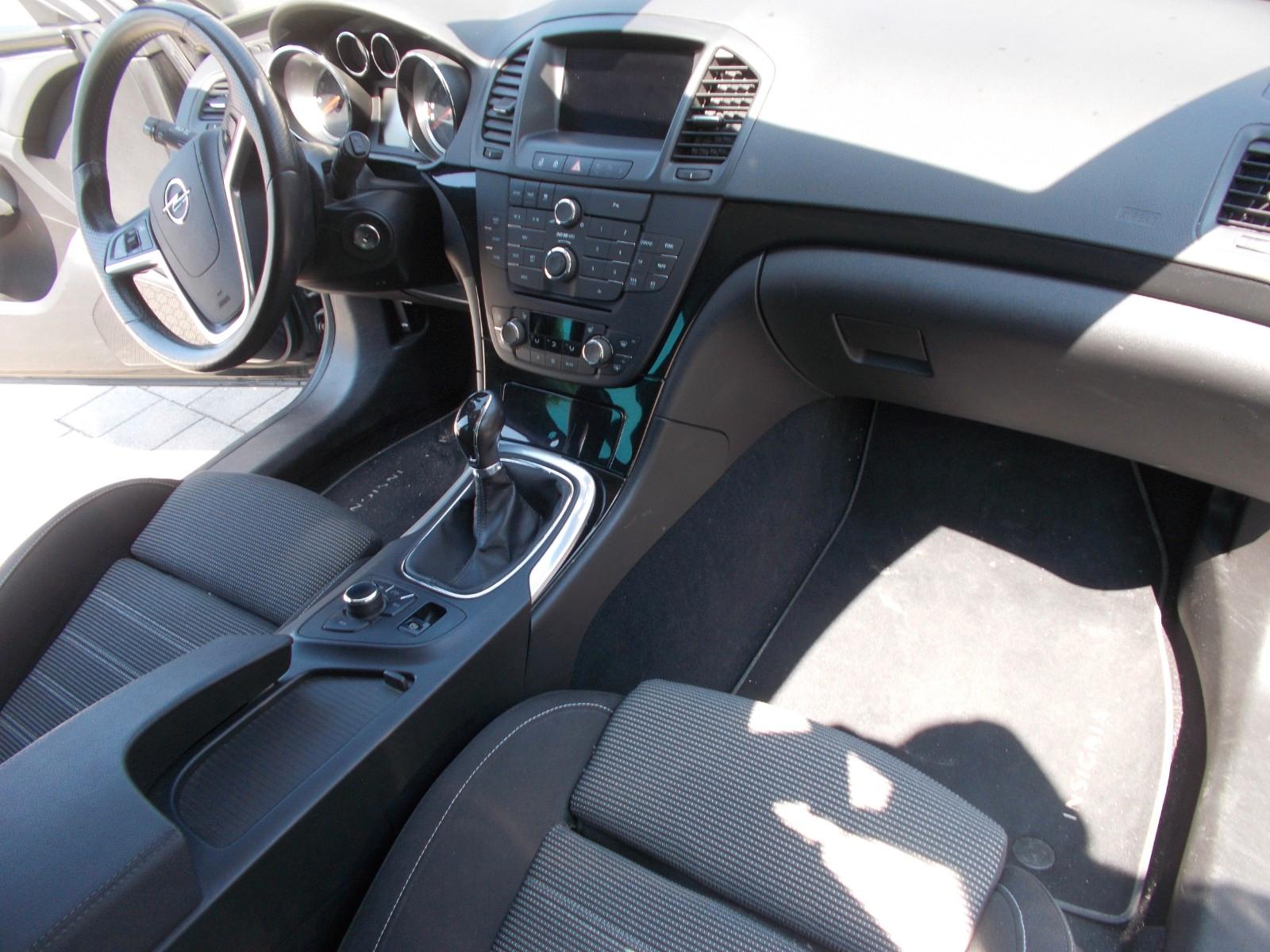 Opel Insignia 2011 — photo 15