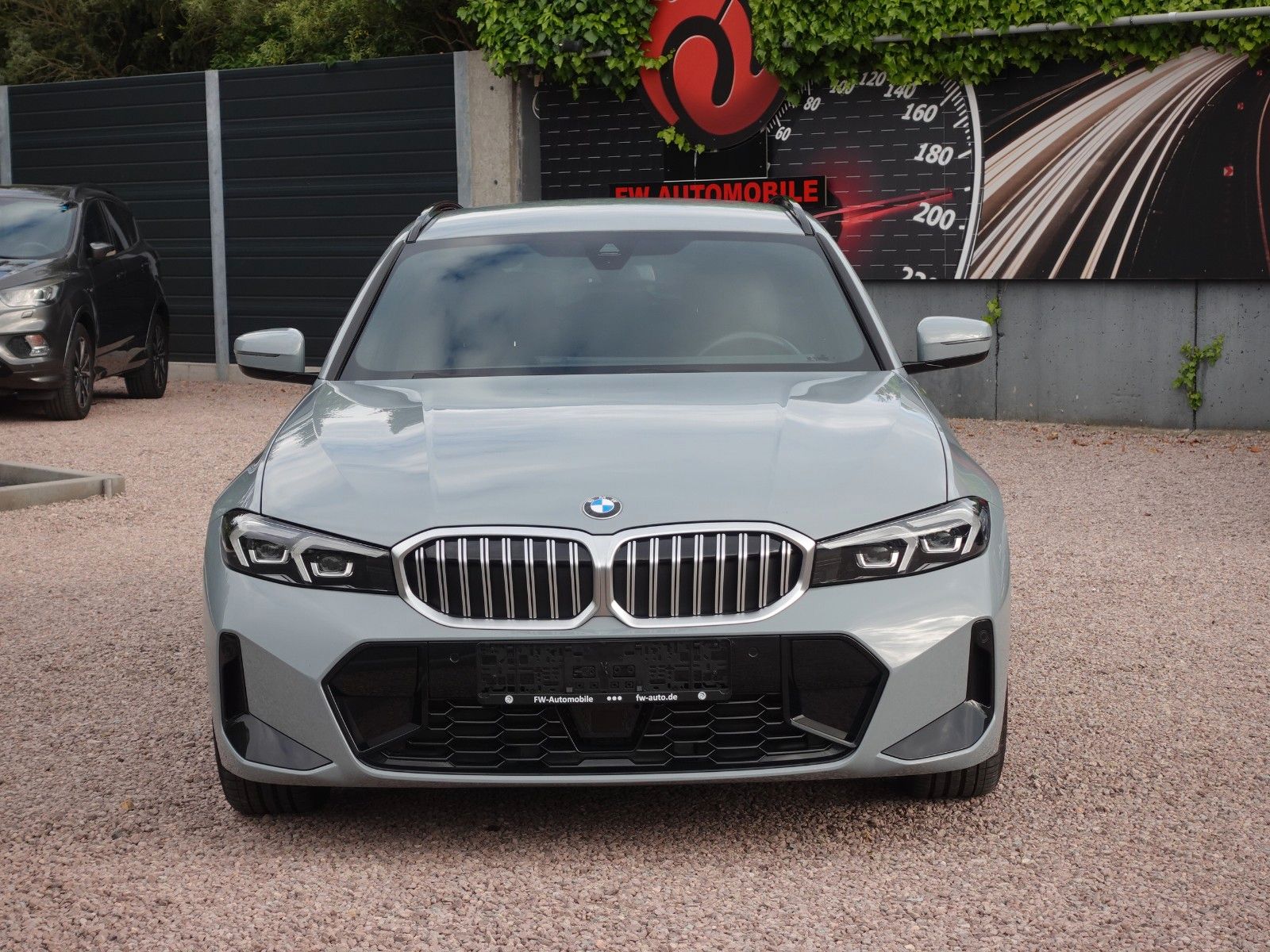 Fahrzeugabbildung BMW 318i Touring A M Sportpaket LMR19"/LED/Navi/Keyl