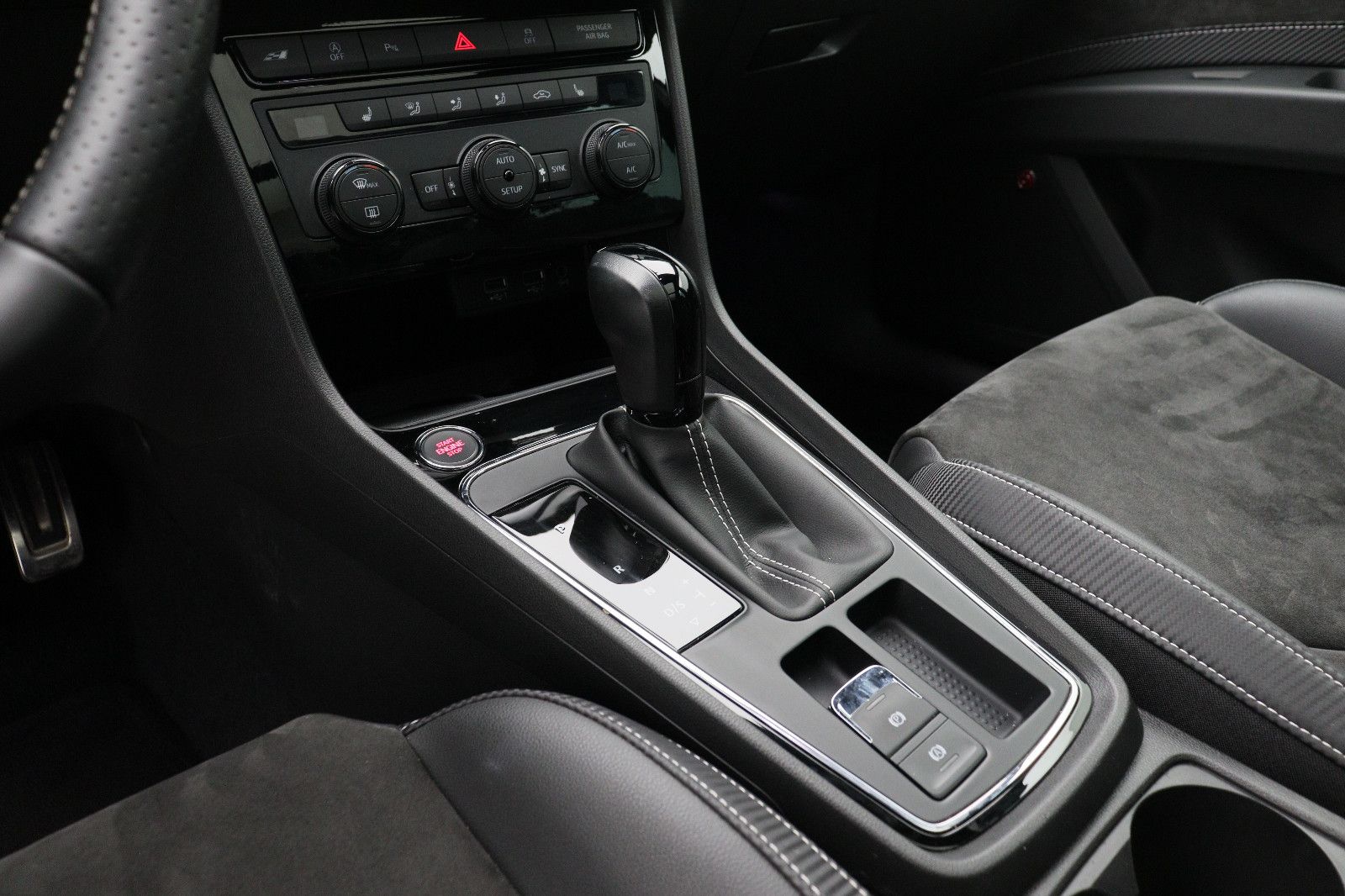 Fahrzeugabbildung CUPRA Leon ST Cupra 2,0TSI 4 Drive DSG ACC Panorama