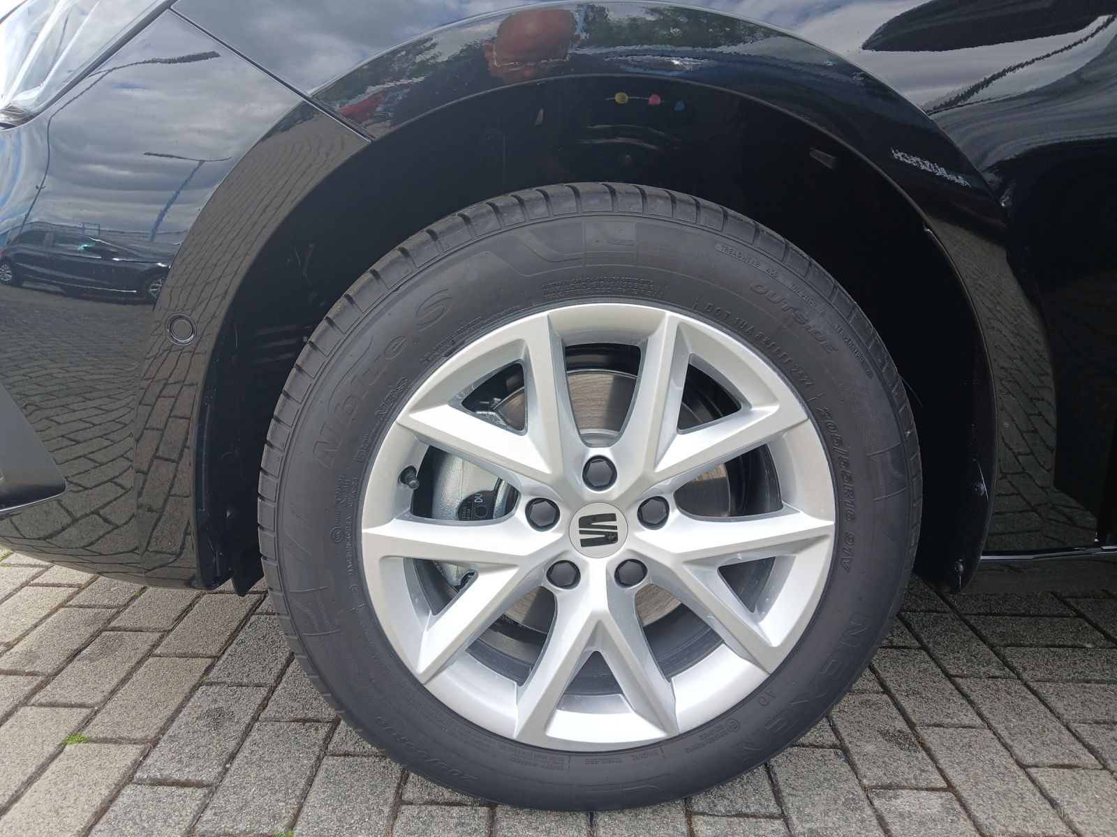 Fahrzeugabbildung SEAT Leon 1.5 eTSI Road Edition Kamera SH