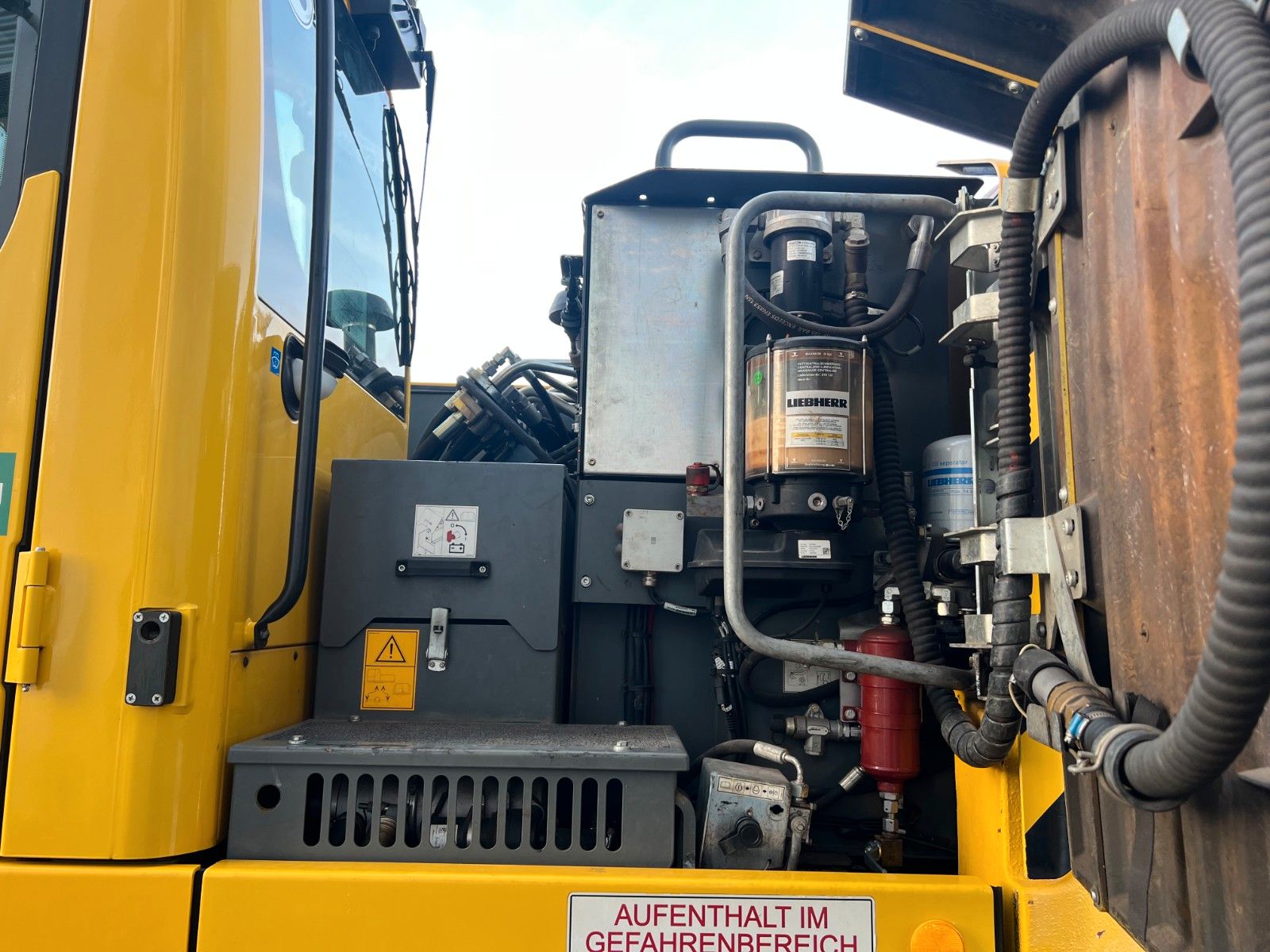 Fahrzeugabbildung Liebherr A922 Rail Litronic / 8.277h / Bahnzulassung 2030