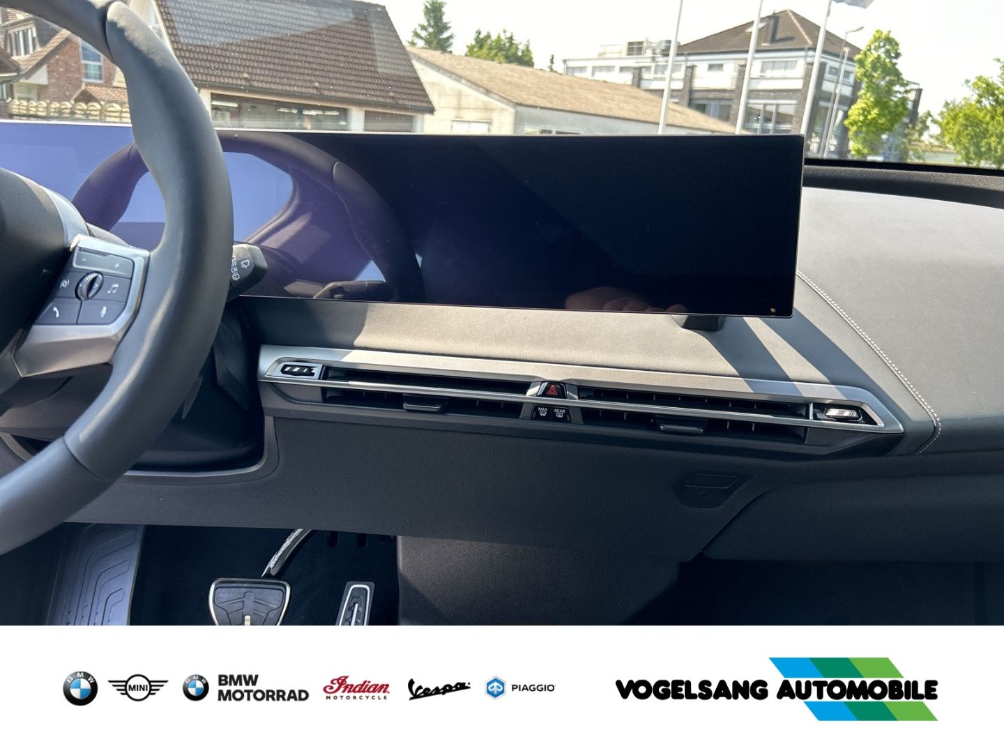 Fahrzeugabbildung BMW iX 60 M Sport Park-Assistent Sportpaket HUD Luft