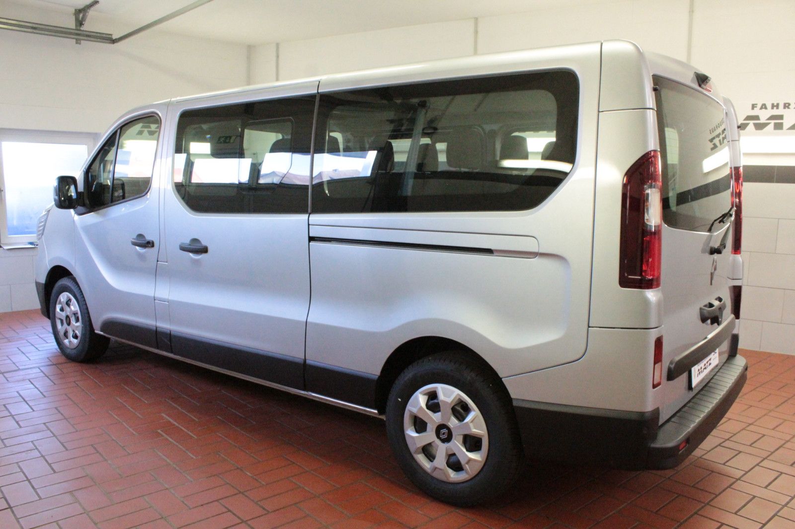 Fahrzeugabbildung Renault Trafic Dci 150 Grdt Evolution *Rollstuhlrampe*