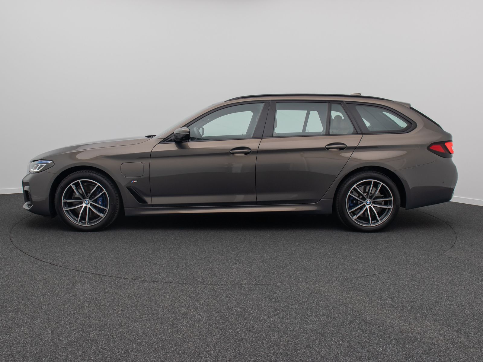 Fahrzeugabbildung BMW 530e M Sport 360°Laser HUD DAB Panorama H/K 18"