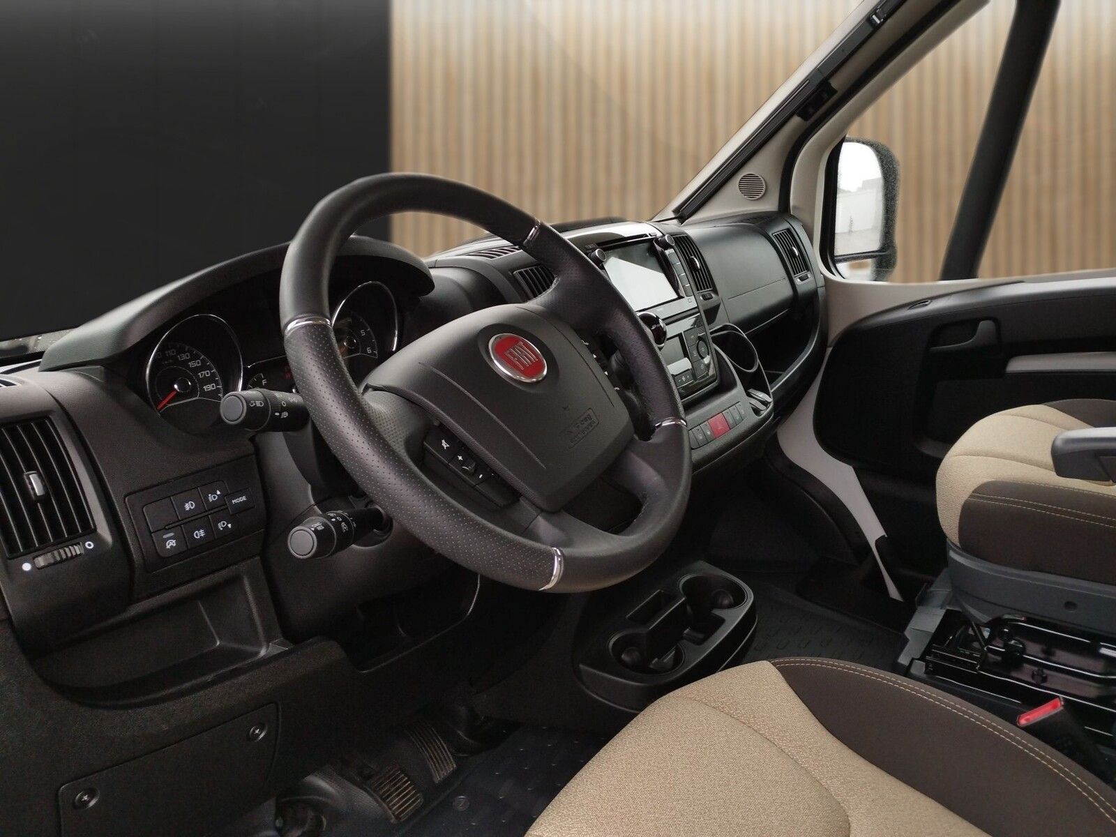 Fahrzeugabbildung Eura Mobil Activa One 690 HB SAT,TV,Markise,Dachklimaanlage