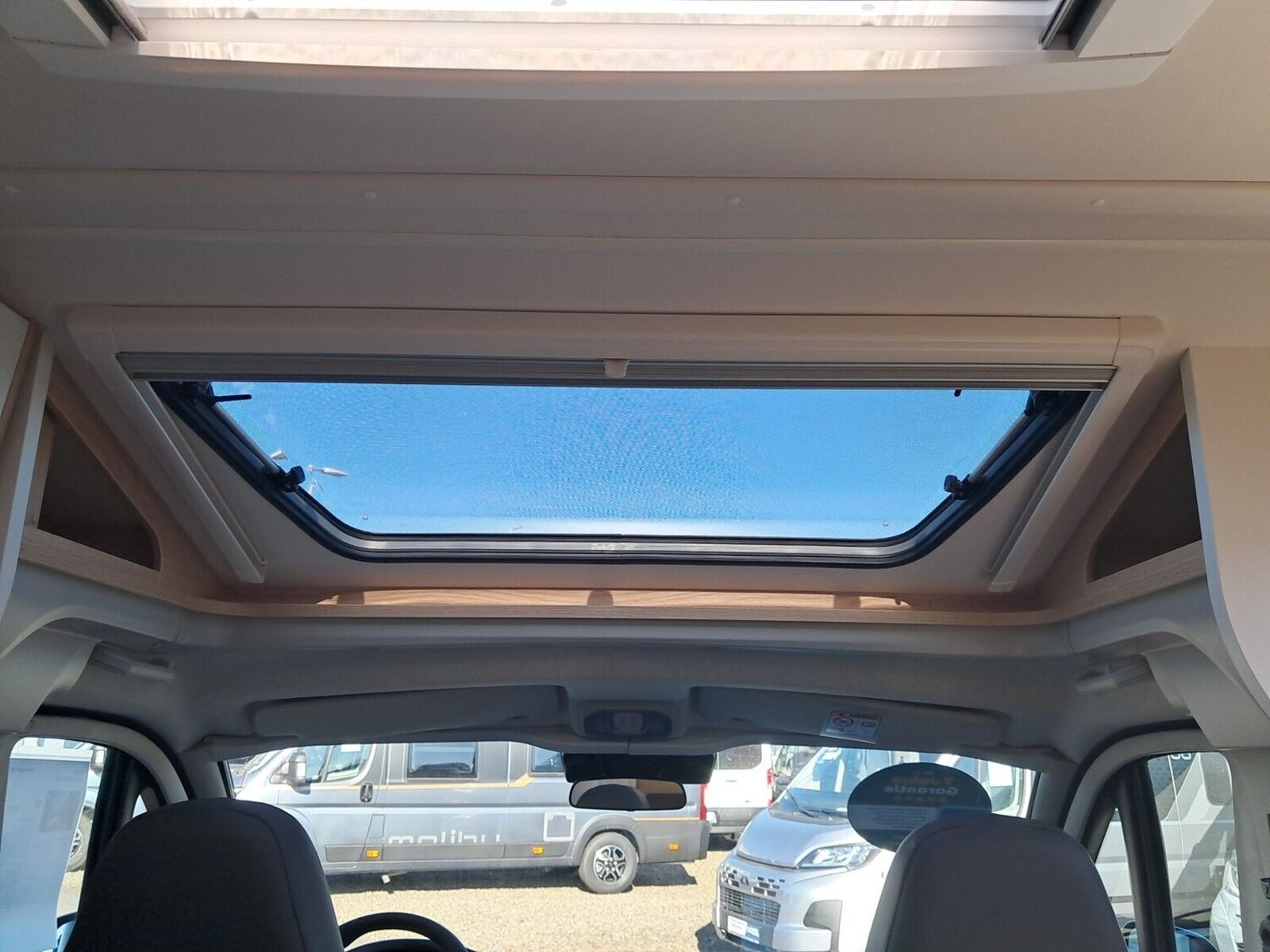 Fahrzeugabbildung Sunlight Adventure V 66 Automatik, Dörr Edition, TV