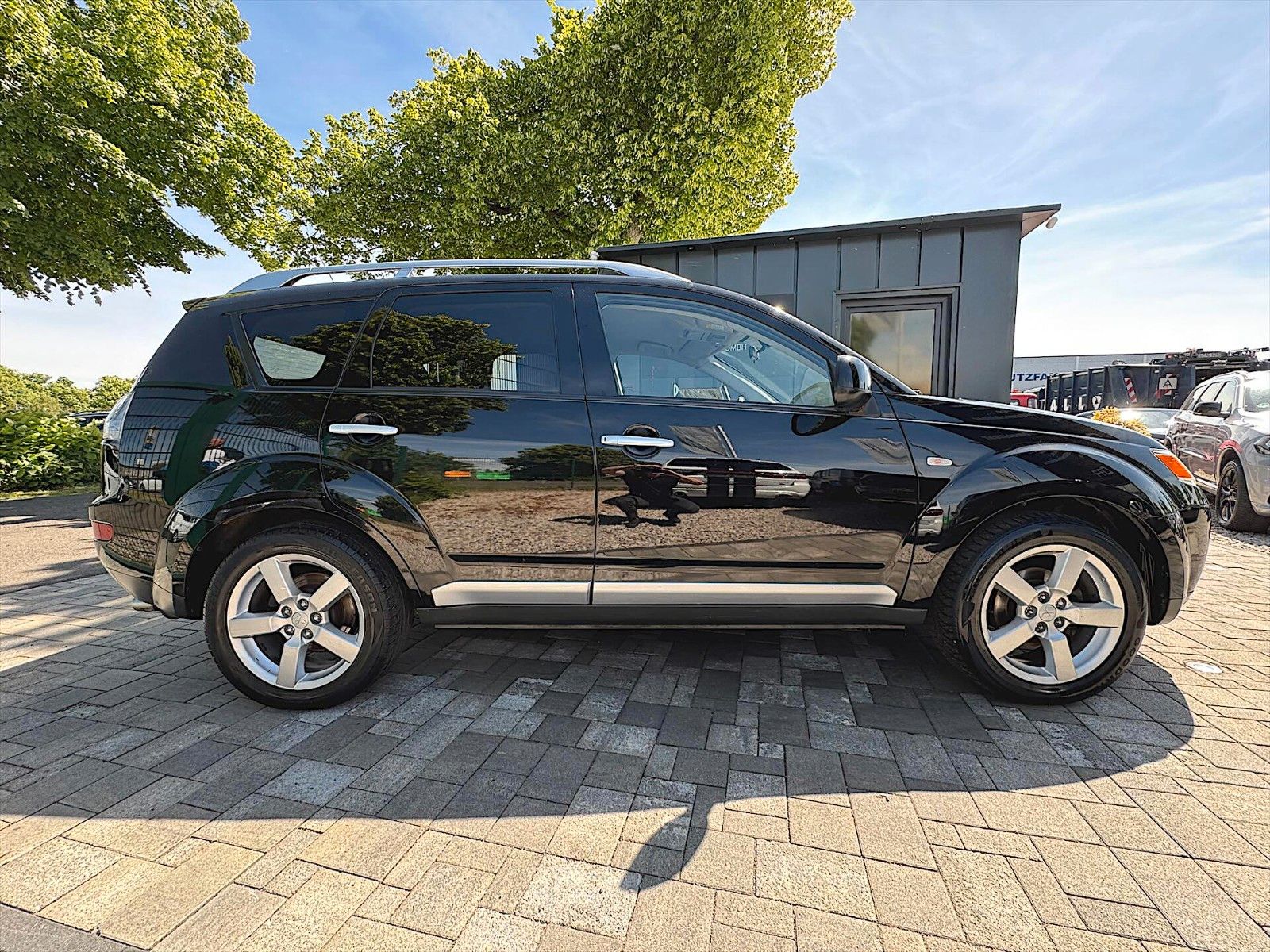 Fahrzeugabbildung Mitsubishi Outlander 2.2 DI-D Intense 4x4 4WD *7 Sitze*