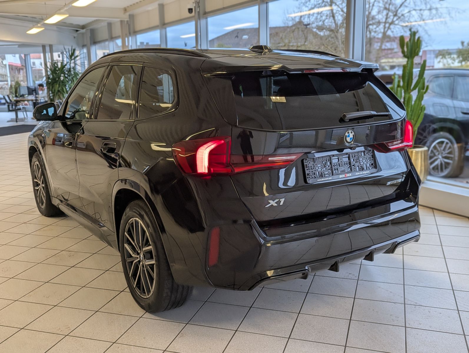 BMW X1 18d sDrive M-Sport Travel-Paket Pano Cam AHK - Image 5