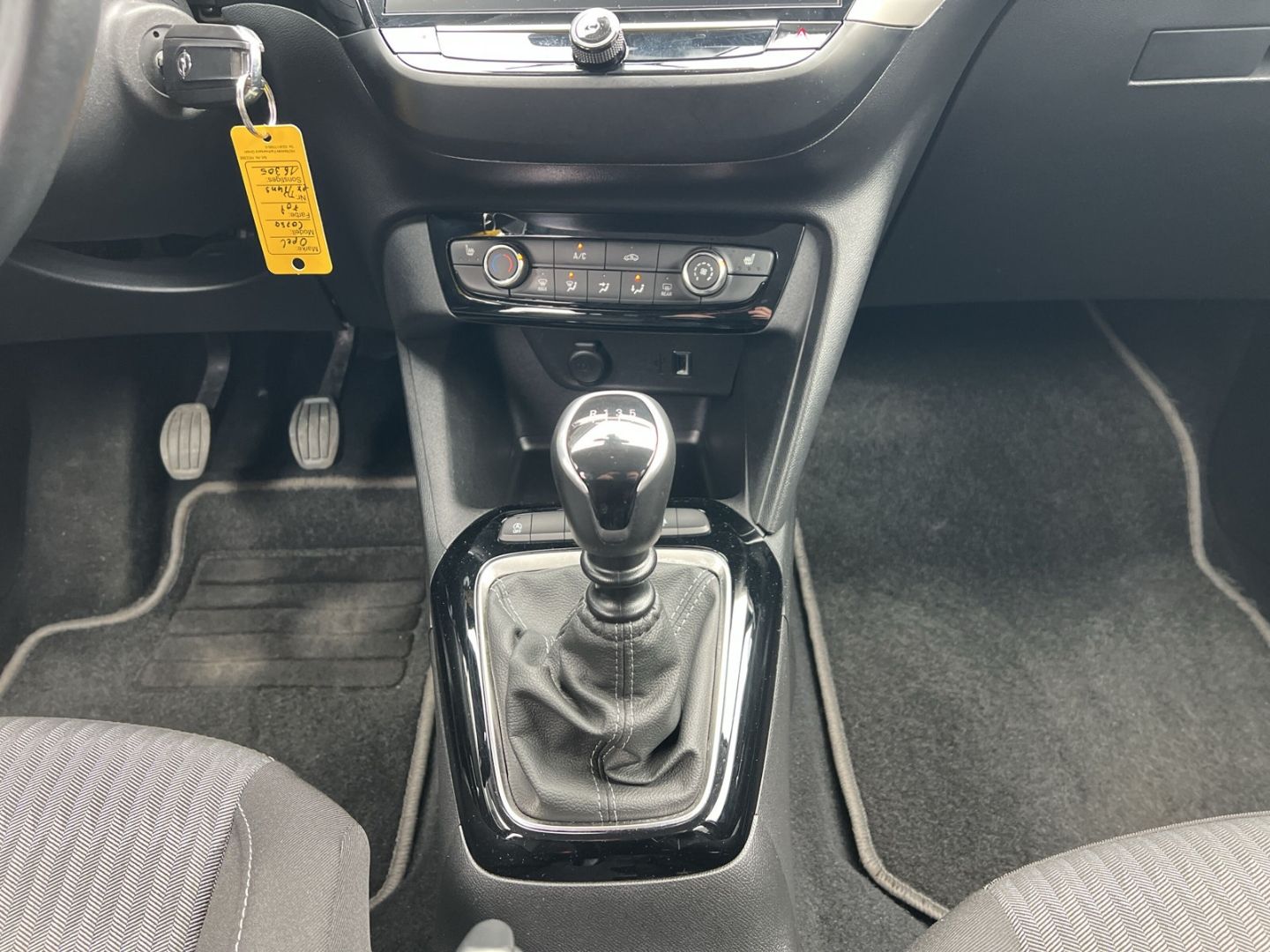 Fahrzeugabbildung Opel Corsa F Edition 1.2 Turbo Navi LED  CarPlay DAB
