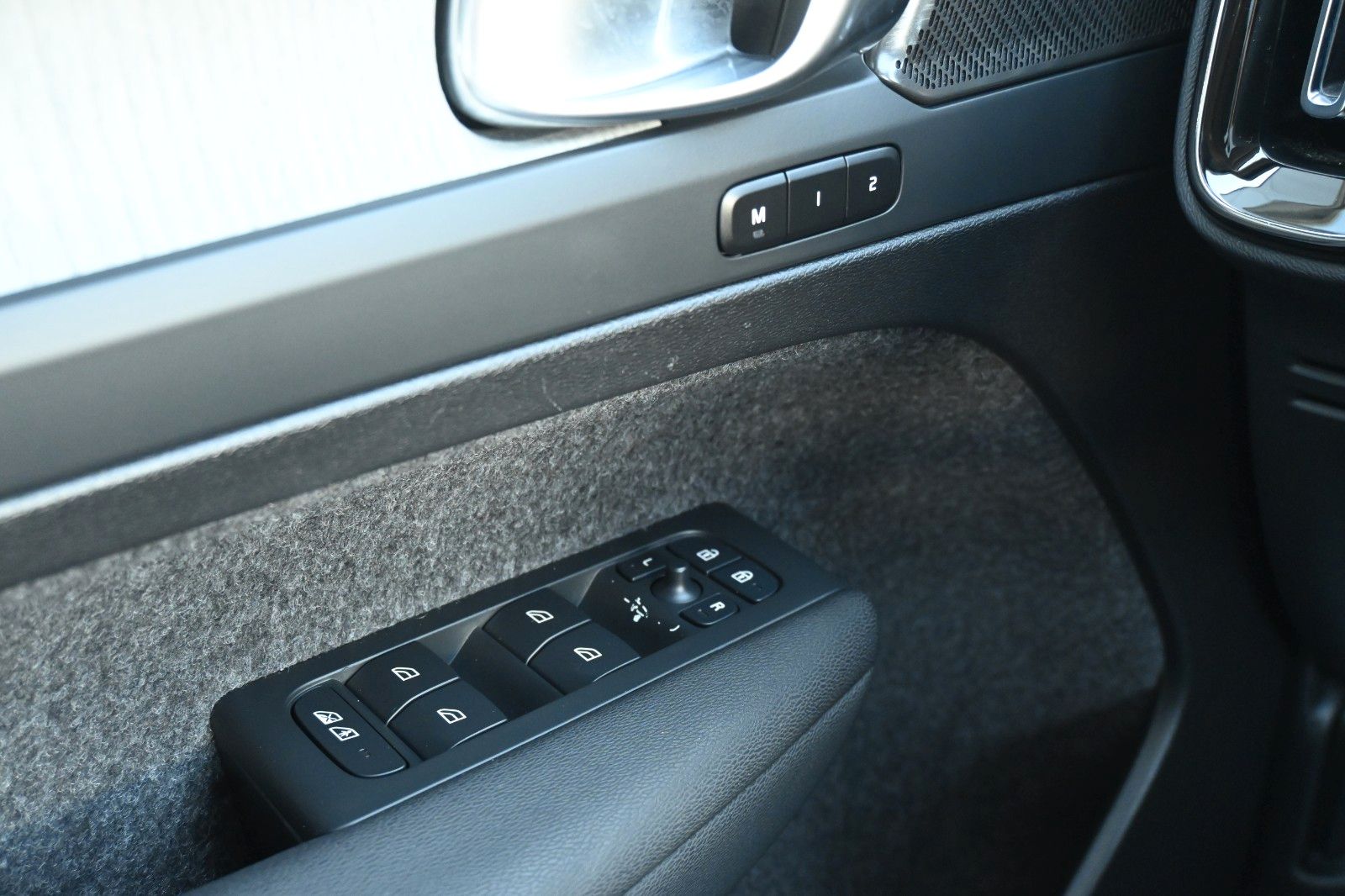 Fahrzeugabbildung Volvo XC40 B4 Dark*FSHZG*360°*PANO*ACC*AHK*PIXEL