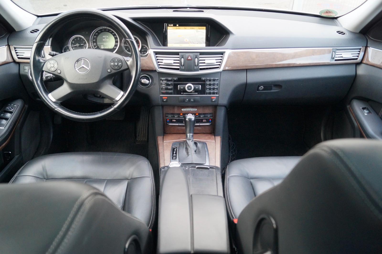 Mercedes-Benz E220 2011 — photo 11