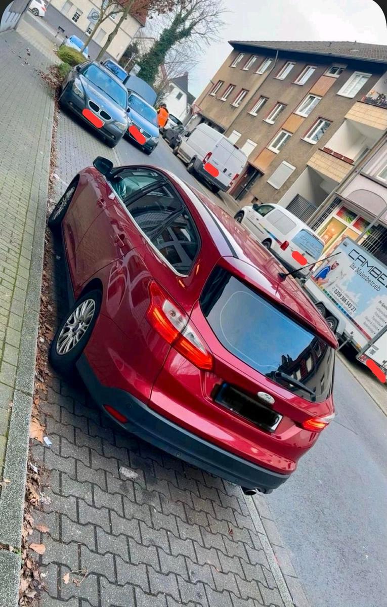 Ford Focus 2011 — rear view
