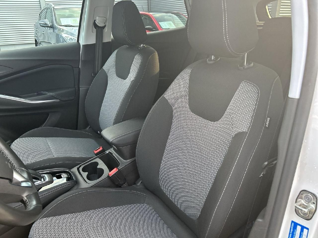 Fahrzeugabbildung Opel Grandland GS Line, Automatik, AHK
