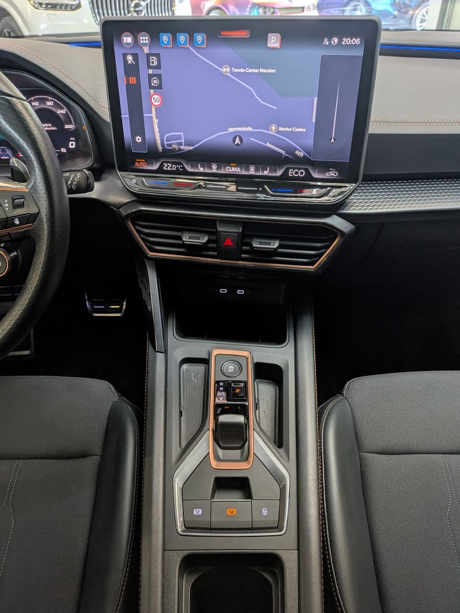 Fahrzeugabbildung CUPRA Leon 1.5 e-Hybrid MATRIX*ACC*EDGE*CARPLA*SoH100%