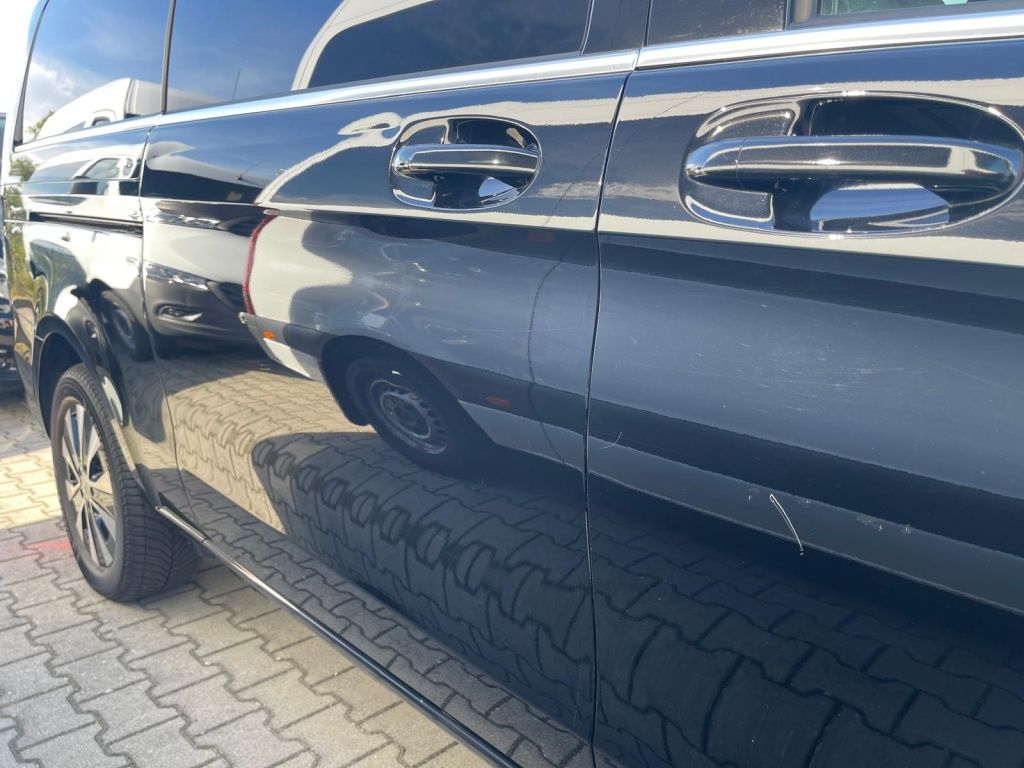 Fahrzeugabbildung Mercedes-Benz V 300 d Avantgarde extralang 4x4 8 Sitze ele. ST