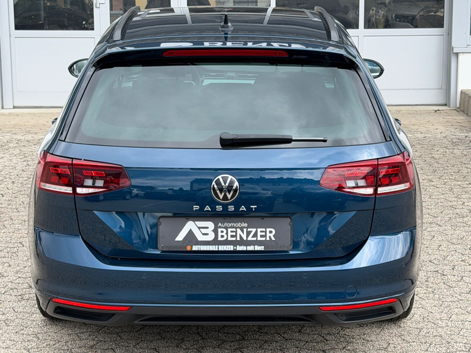 Fahrzeugabbildung Volkswagen Passat Business/AHK/Pano/LED/R-Cam/CarPlay/NAVI