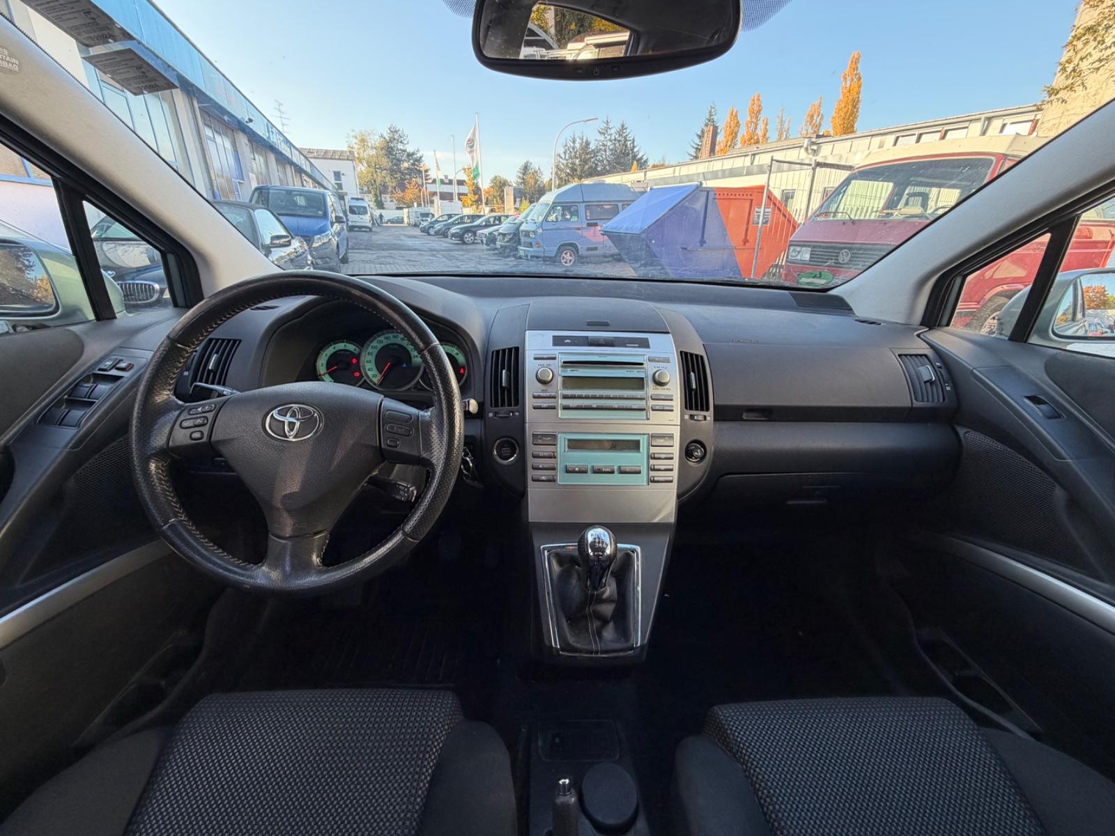 Toyota Corolla Verso 2009 — photo 18