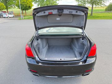 BMW 750 - 4