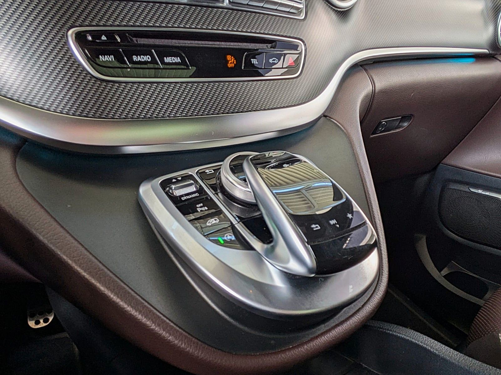Fahrzeugabbildung Mercedes-Benz V 250d AMG 4M LANG 6 SITZE VIP SHUTTLE MEGAVOLL!