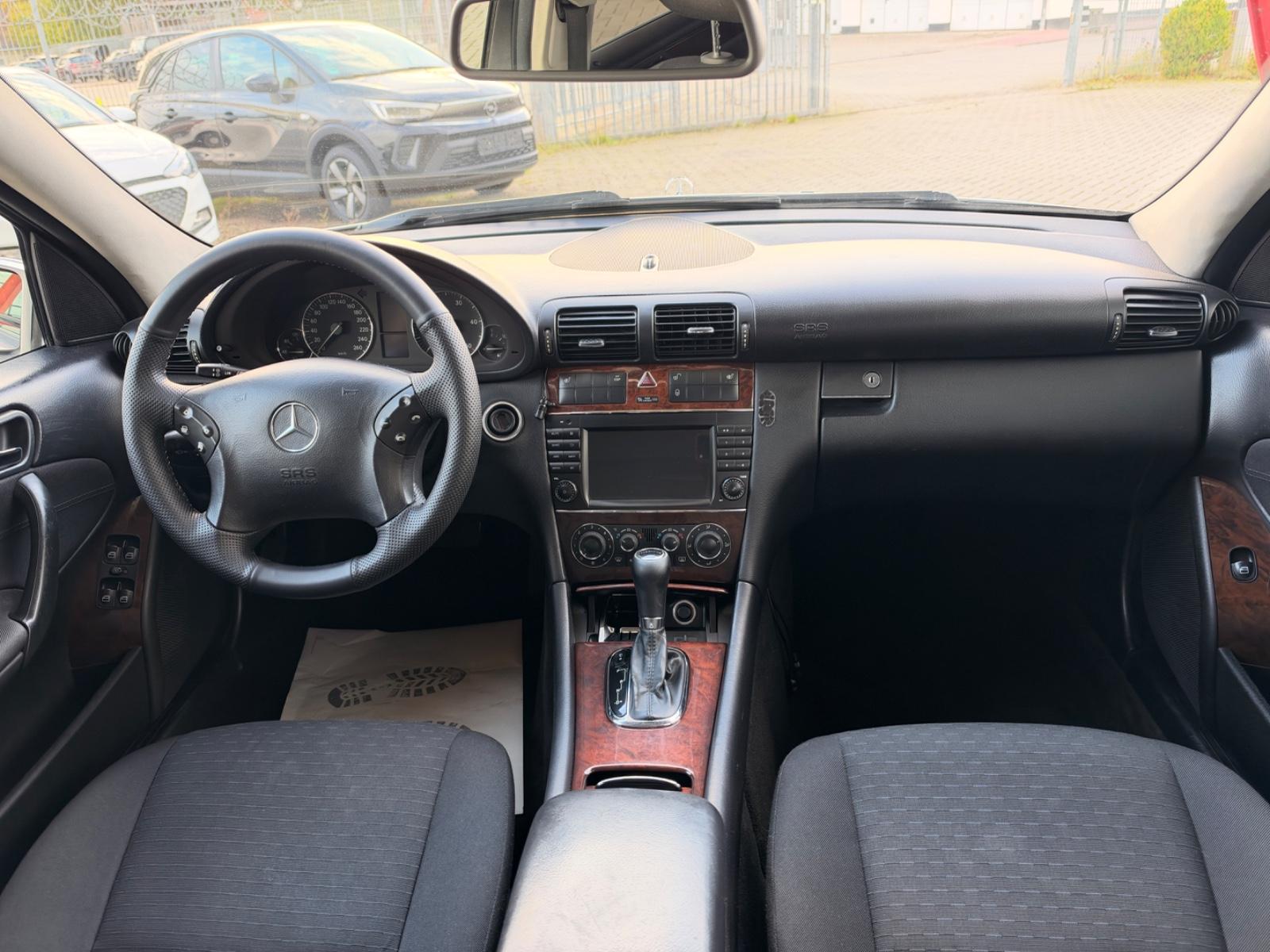 Mercedes-Benz C220 2005 — photo 8