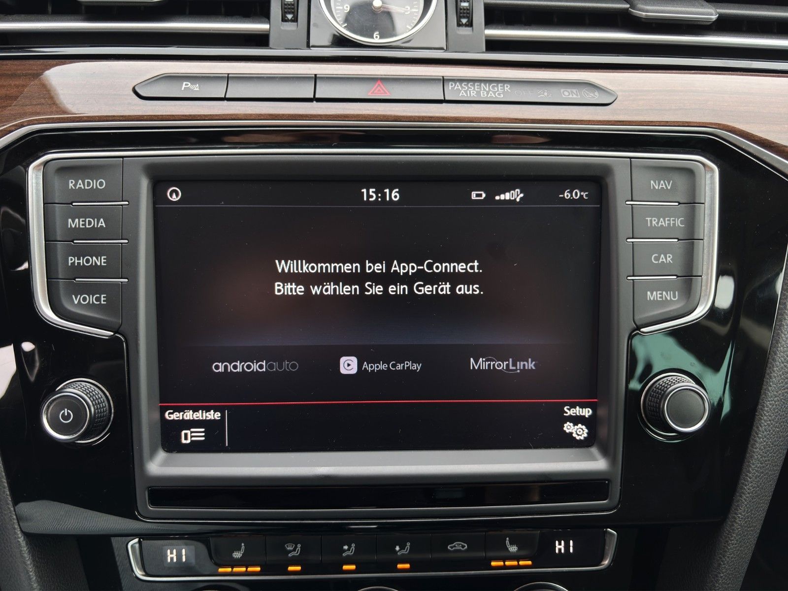 Fahrzeugabbildung Volkswagen Passat Massage/Pano/Sitzheiz/ACC *Zahnriemen neu