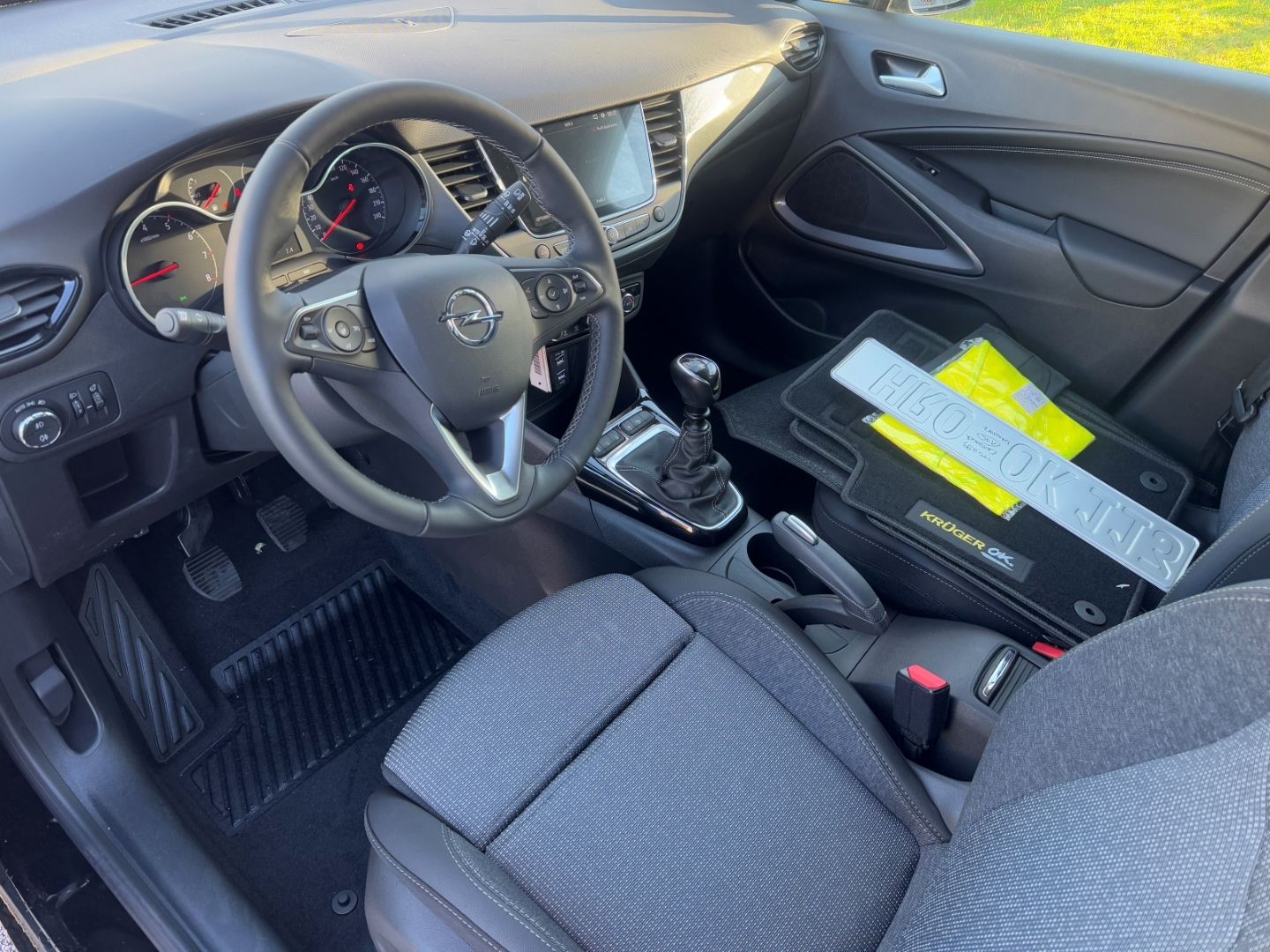 Fahrzeugabbildung Opel Crossland Elegance 1.2 Turbo  SHZ+LHZ+Kamera