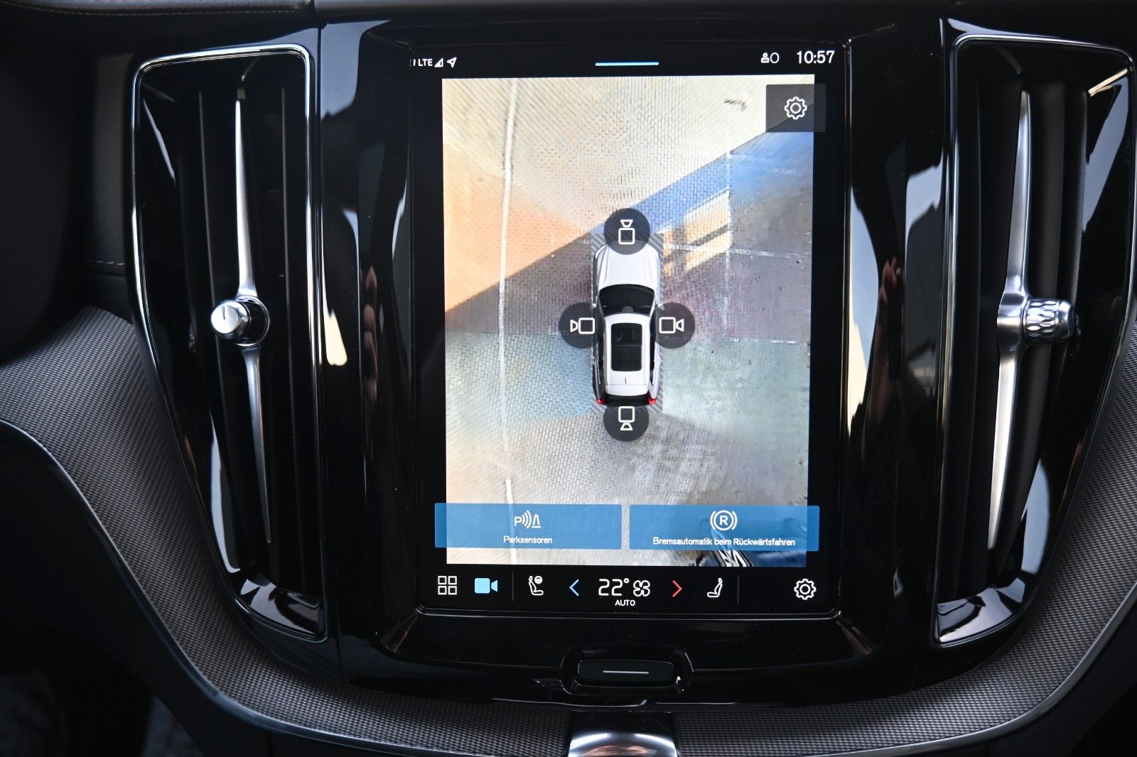 Fahrzeugabbildung Volvo XC60 B5 B AWD Ultra Black Edition*LUFT*360°*ACC