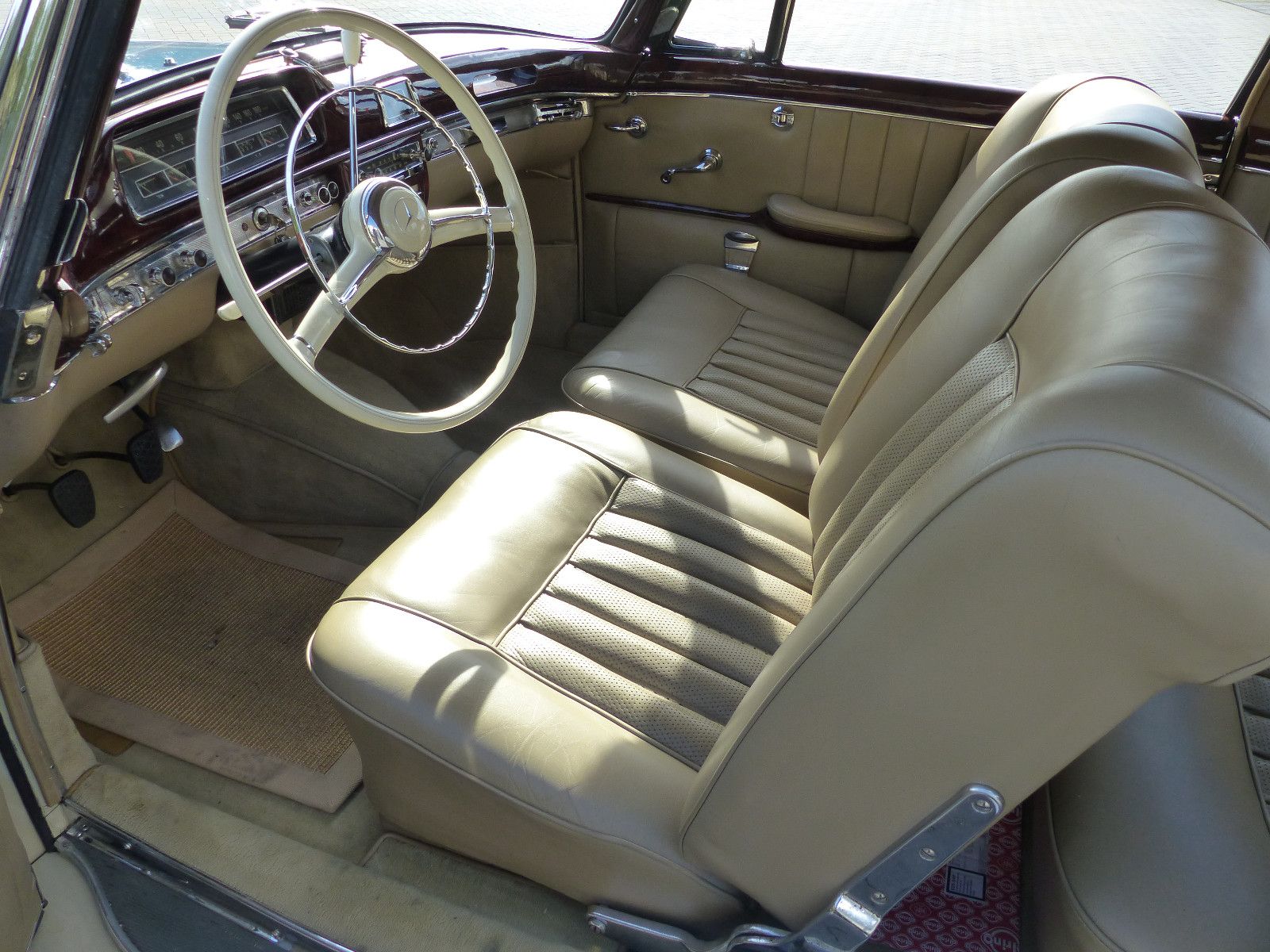 Fahrzeugabbildung Mercedes-Benz 220
