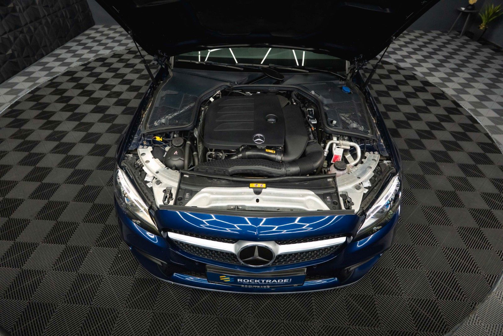 Fahrzeugabbildung Mercedes-Benz C 300 AMG | ACC | Pano | Mulitbeam | Widescreen