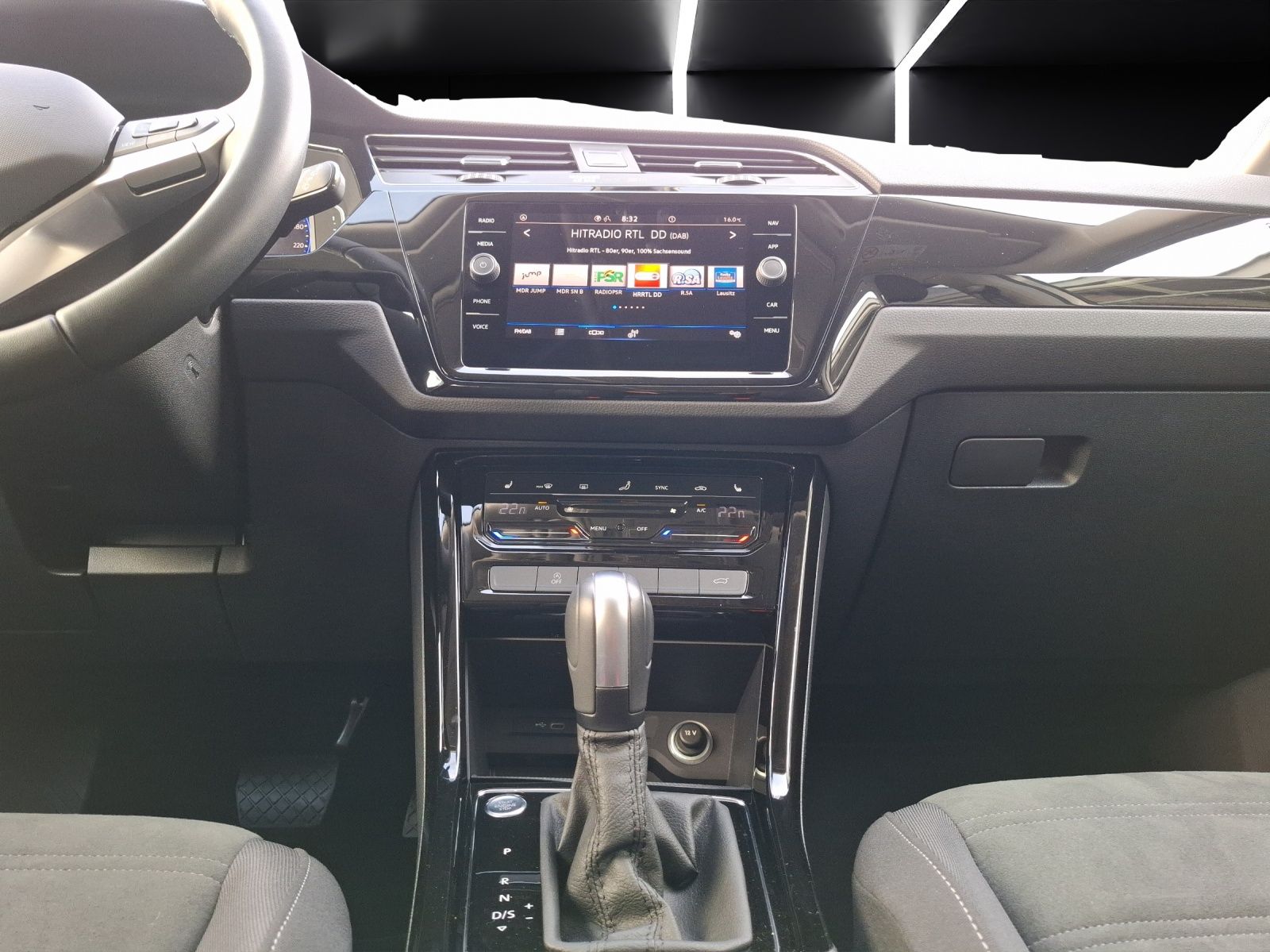 Fahrzeugabbildung Volkswagen Touran TSI Highline DSG 7-Si AHK AID ACC RFK SH