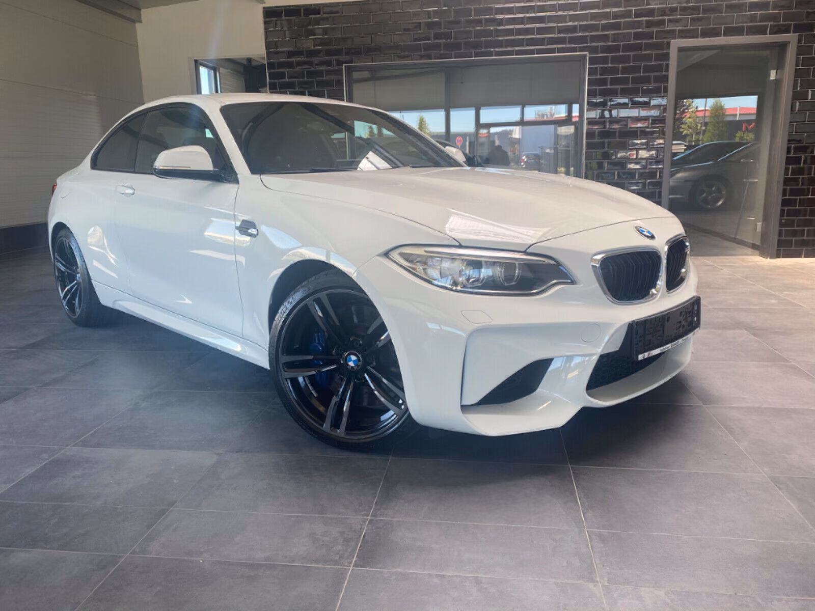 showroom-image-main