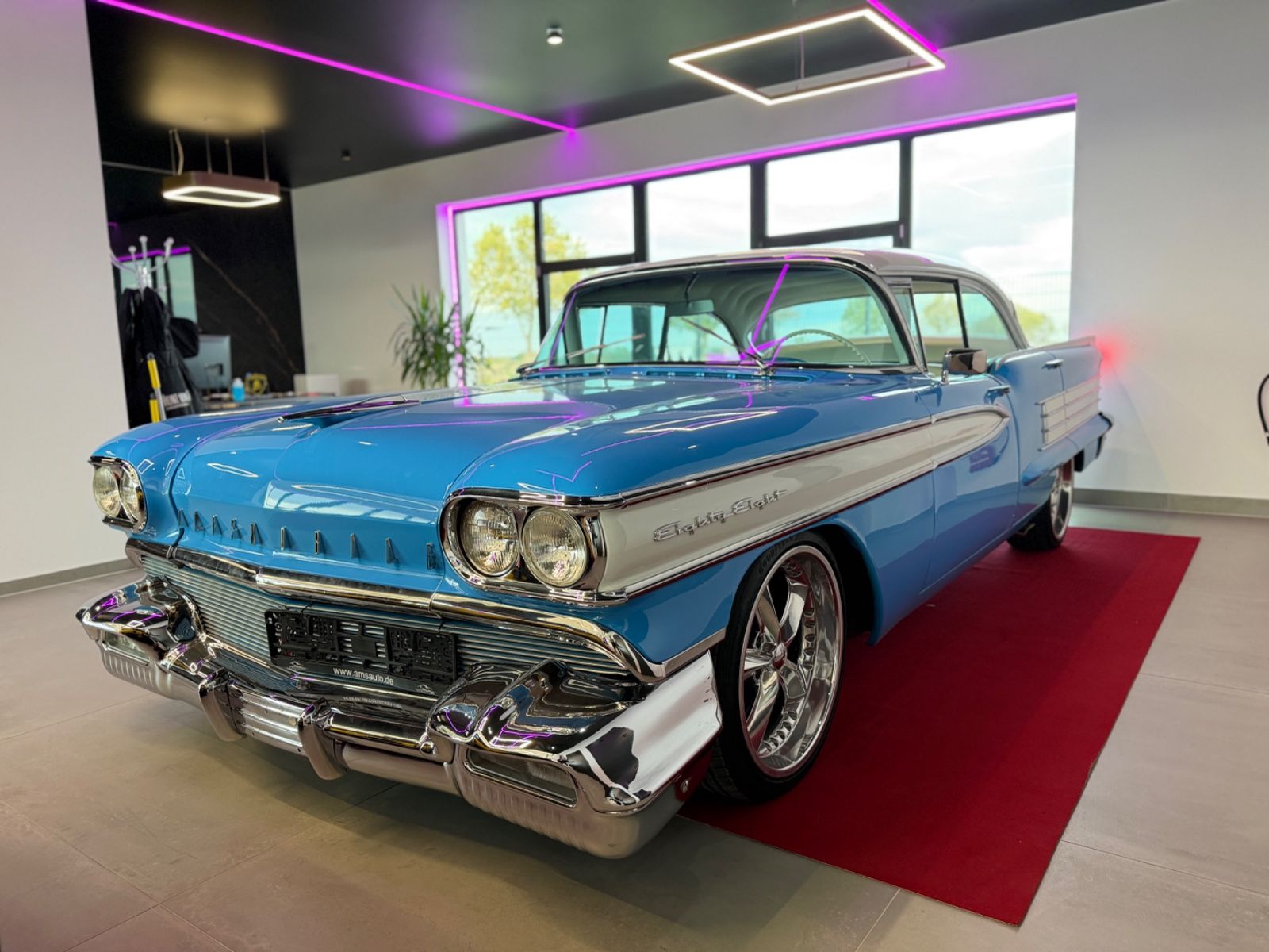 4-Door Holiday Sedan Super 88