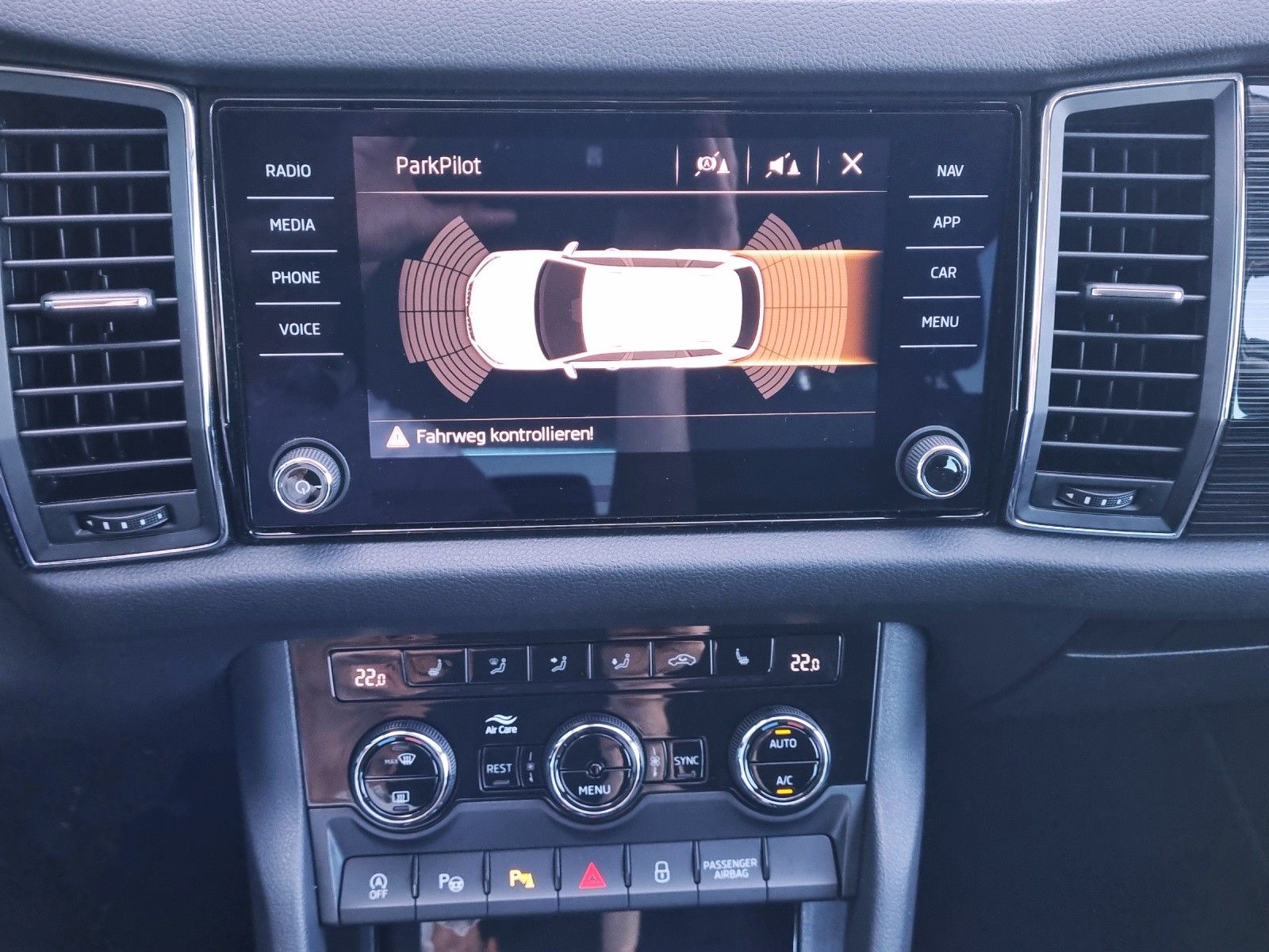Fahrzeugabbildung SKODA Kodiaq Style 4x4 2,0 TSI DSG Navi AHK ACC