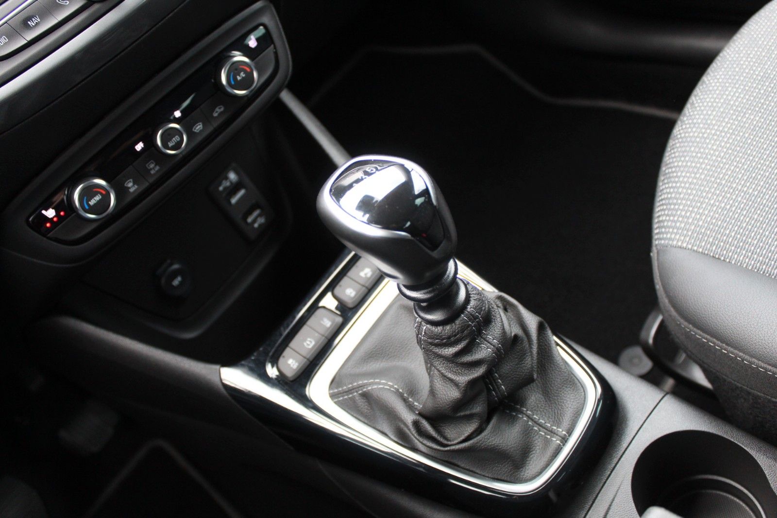 Fahrzeugabbildung Opel Crossland Elegance Navi*AHK*Sitzh.*Kamera