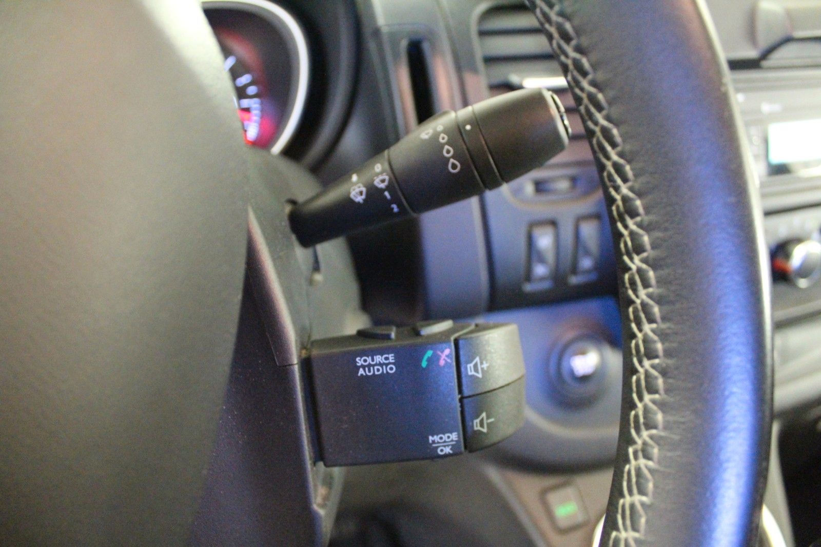 Fahrzeugabbildung Renault Trafic Grand dCi 145 L2H1 LKW 3.0t AHK