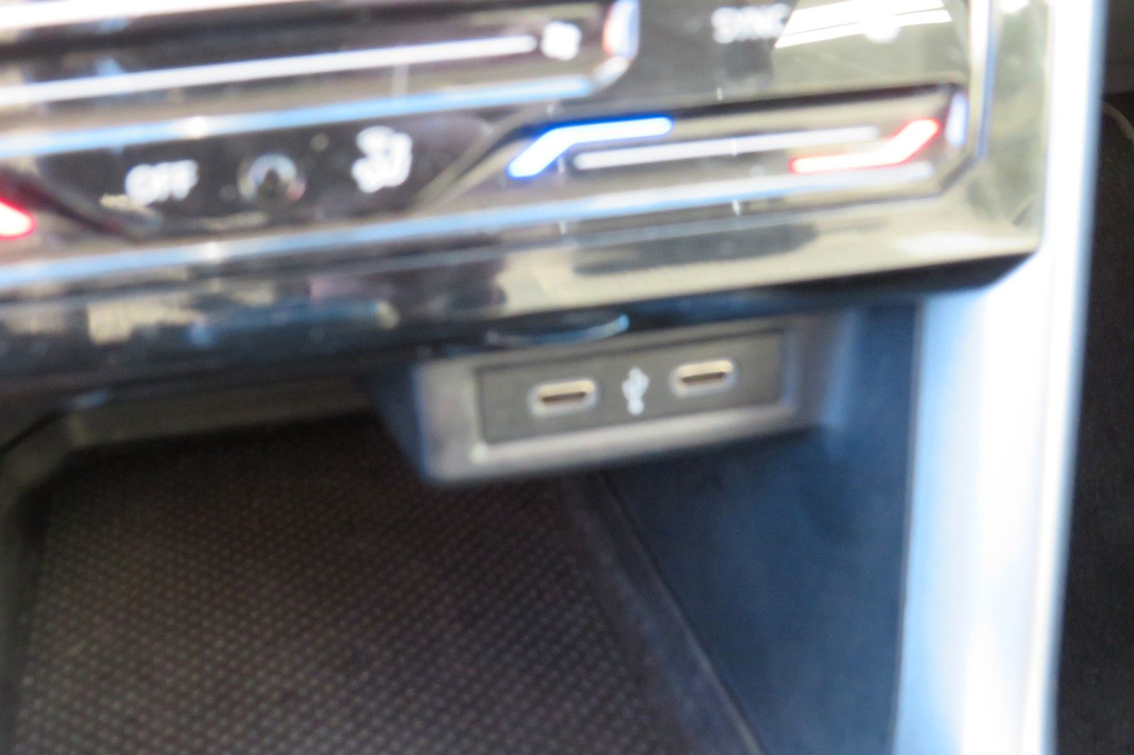 Fahrzeugabbildung Volkswagen T-Cross Active ACC NAVI APP GJ SITZH. PDC 1HD