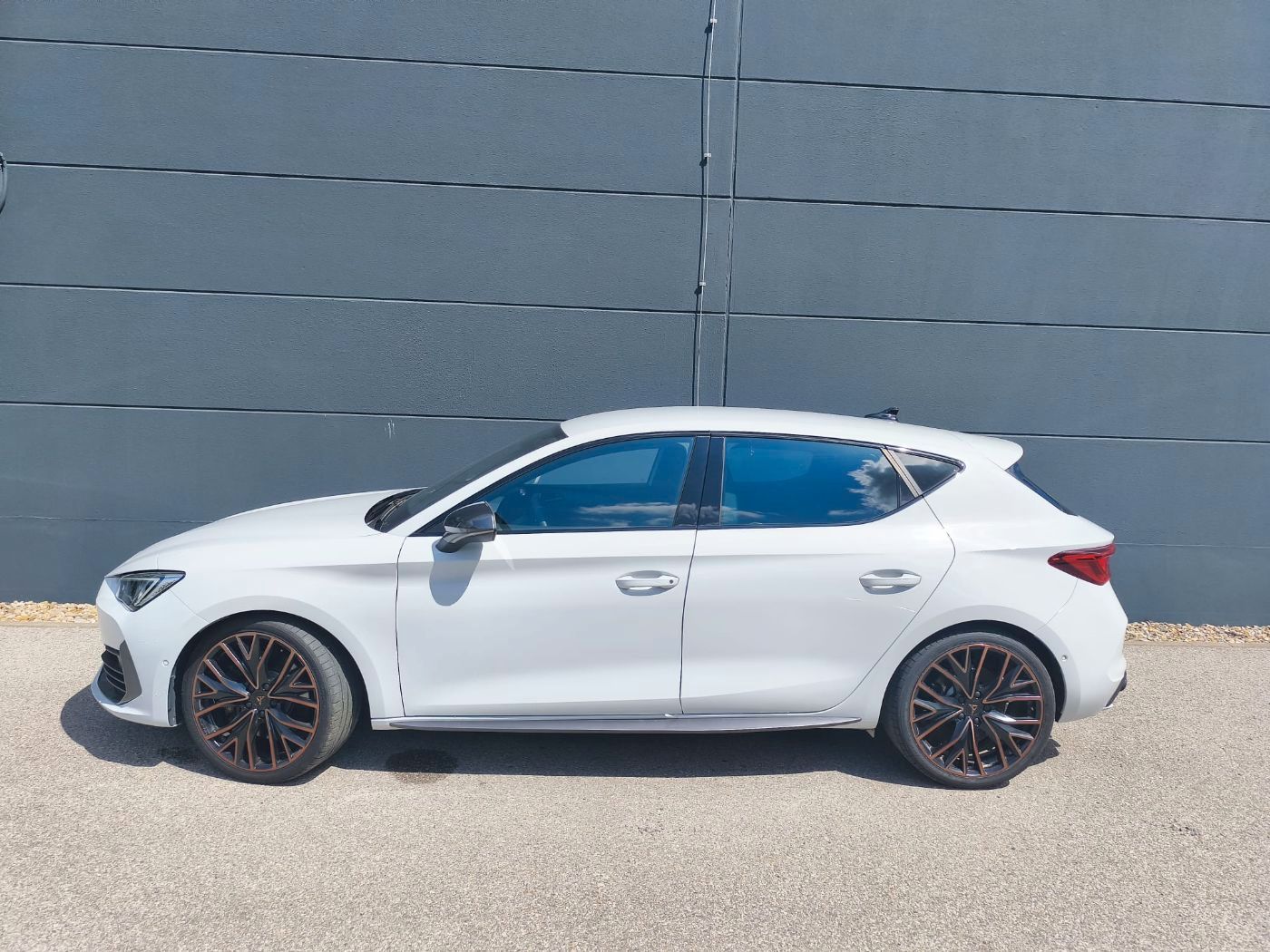 Cupra Leon 300 VZ MATRIX BEATS eSITZ COPPER imagem 3