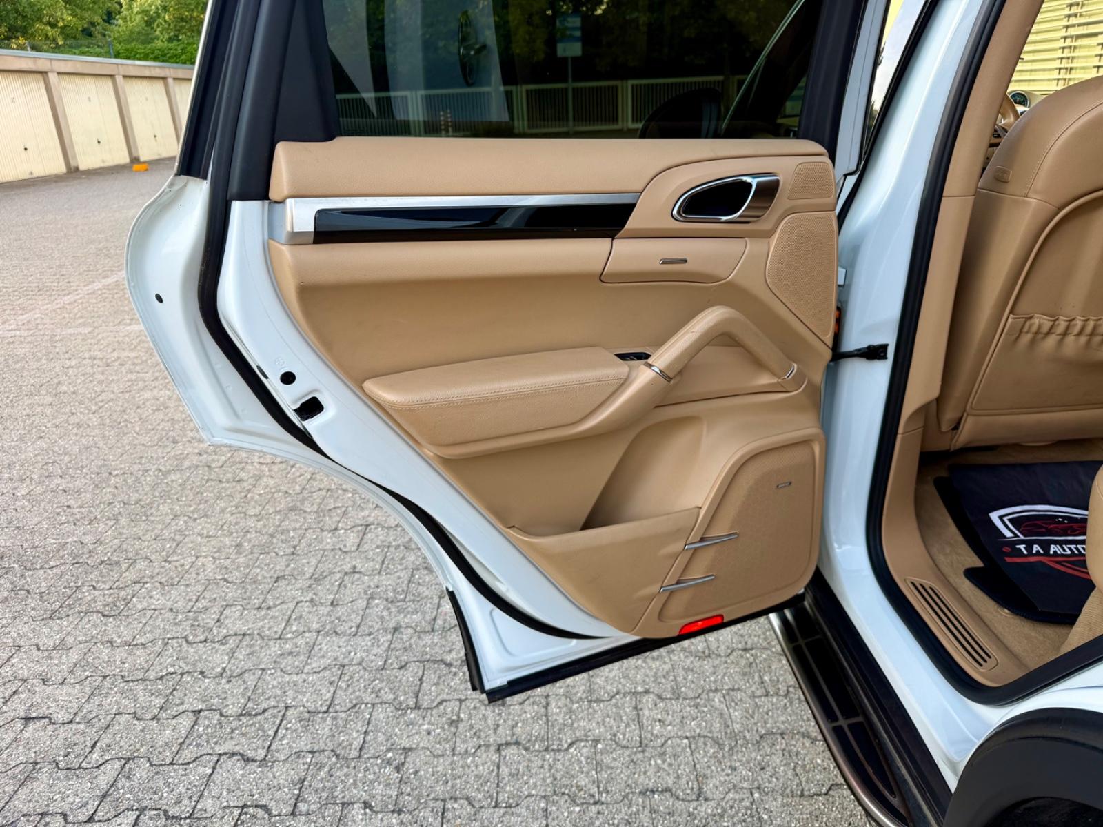 Porsche Cayenne*Sport*Schiebedach*20Zoll*Navi*Bose Sound