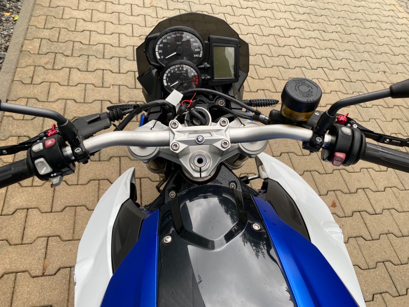 Fahrzeugabbildung BMW F 800 R Touren- und Dynamikpaket