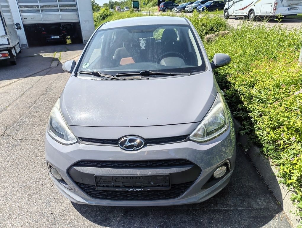 Fahrzeugabbildung Hyundai i10 1.2 FIFA World Cup Edition MOTORSCHADEN