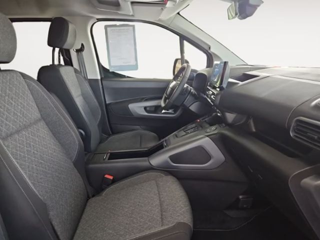 Fahrzeugabbildung Opel Combo Life XL behindertengerecht Rollstuhlrampe