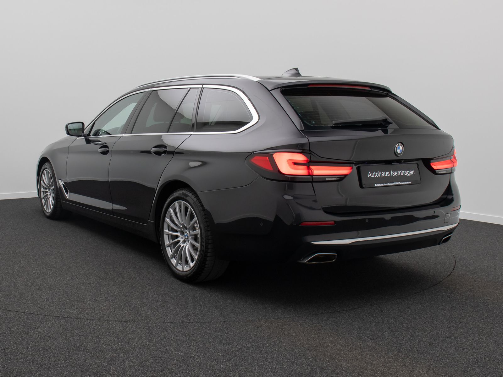 Fahrzeugabbildung BMW 530i xD Luxury Line DAB Kamera HUD HiFi Panorama